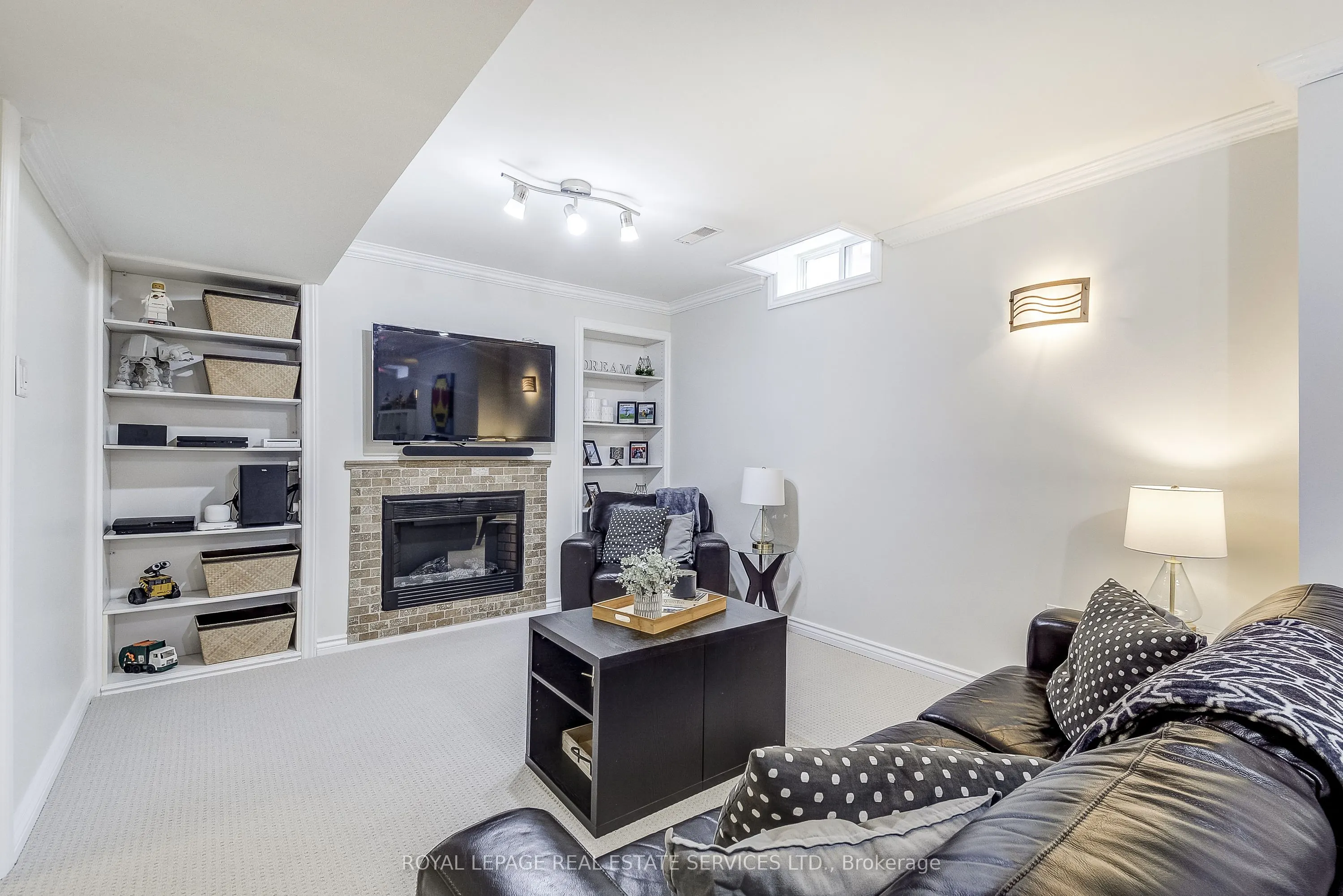 27 Morrison Creek Crescent
