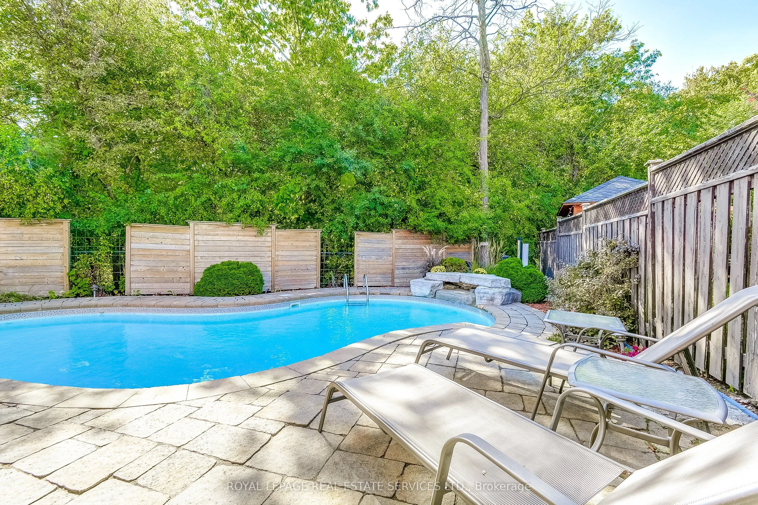 27 Morrison Creek Crescent