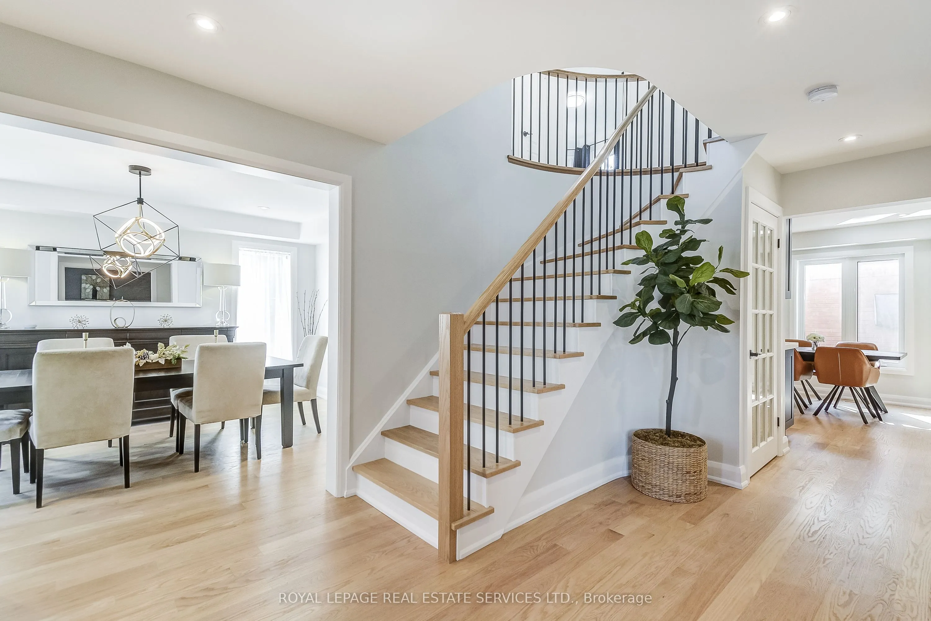 27 Morrison Creek Crescent