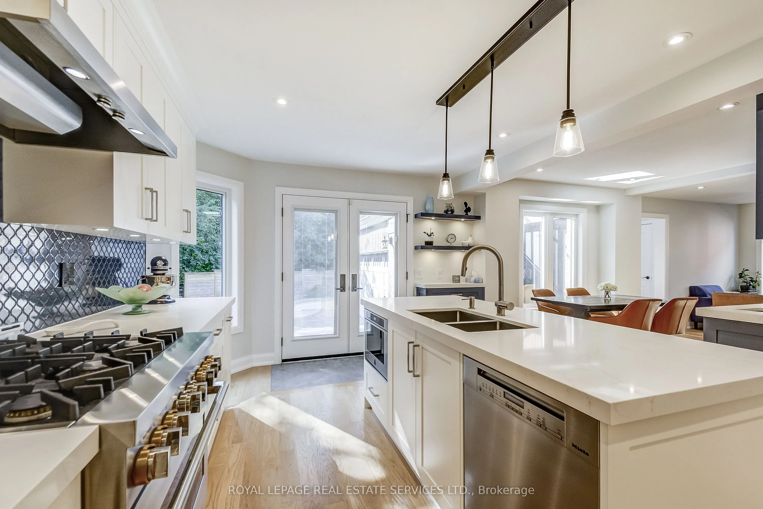 27 Morrison Creek Crescent