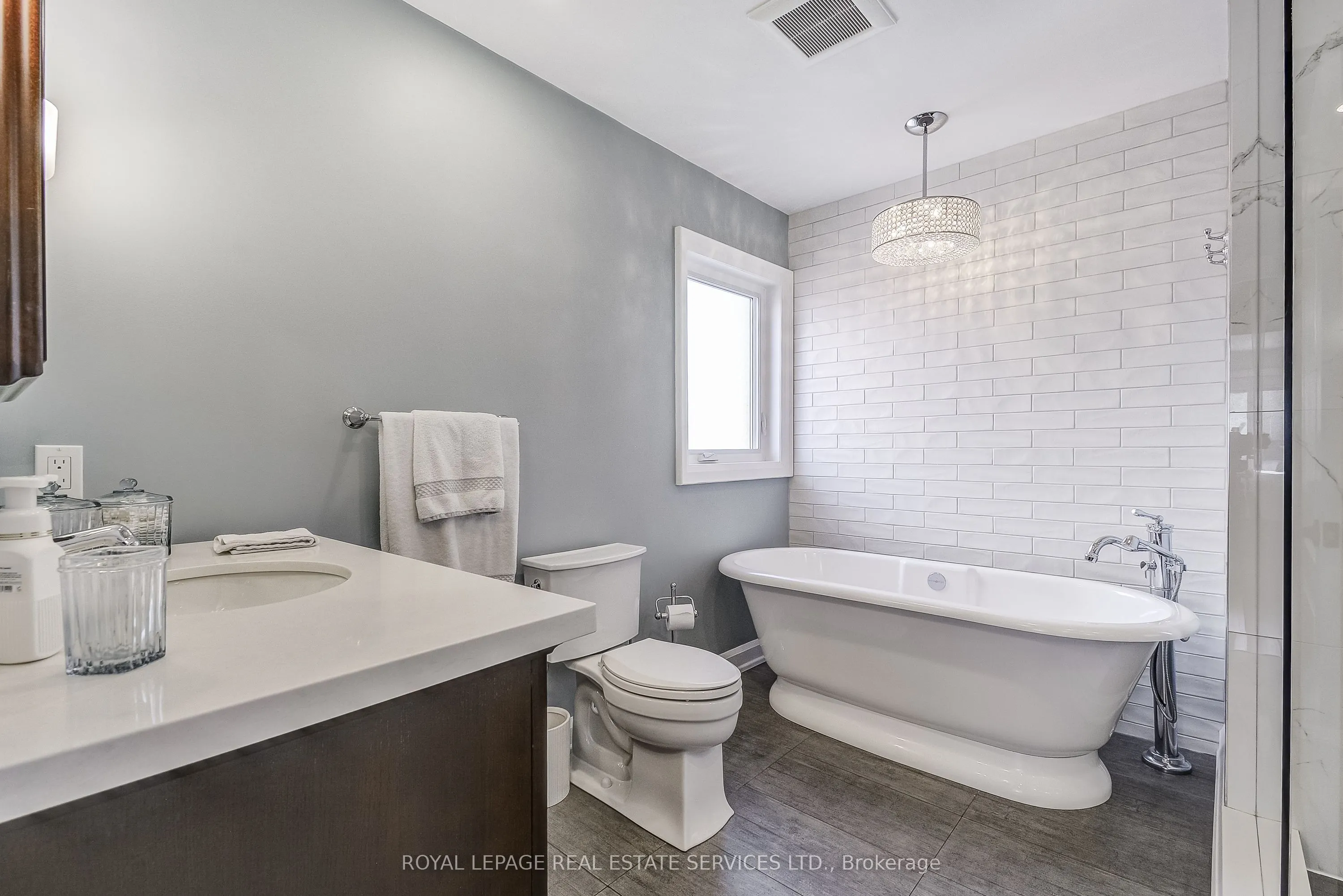 27 Morrison Creek Crescent