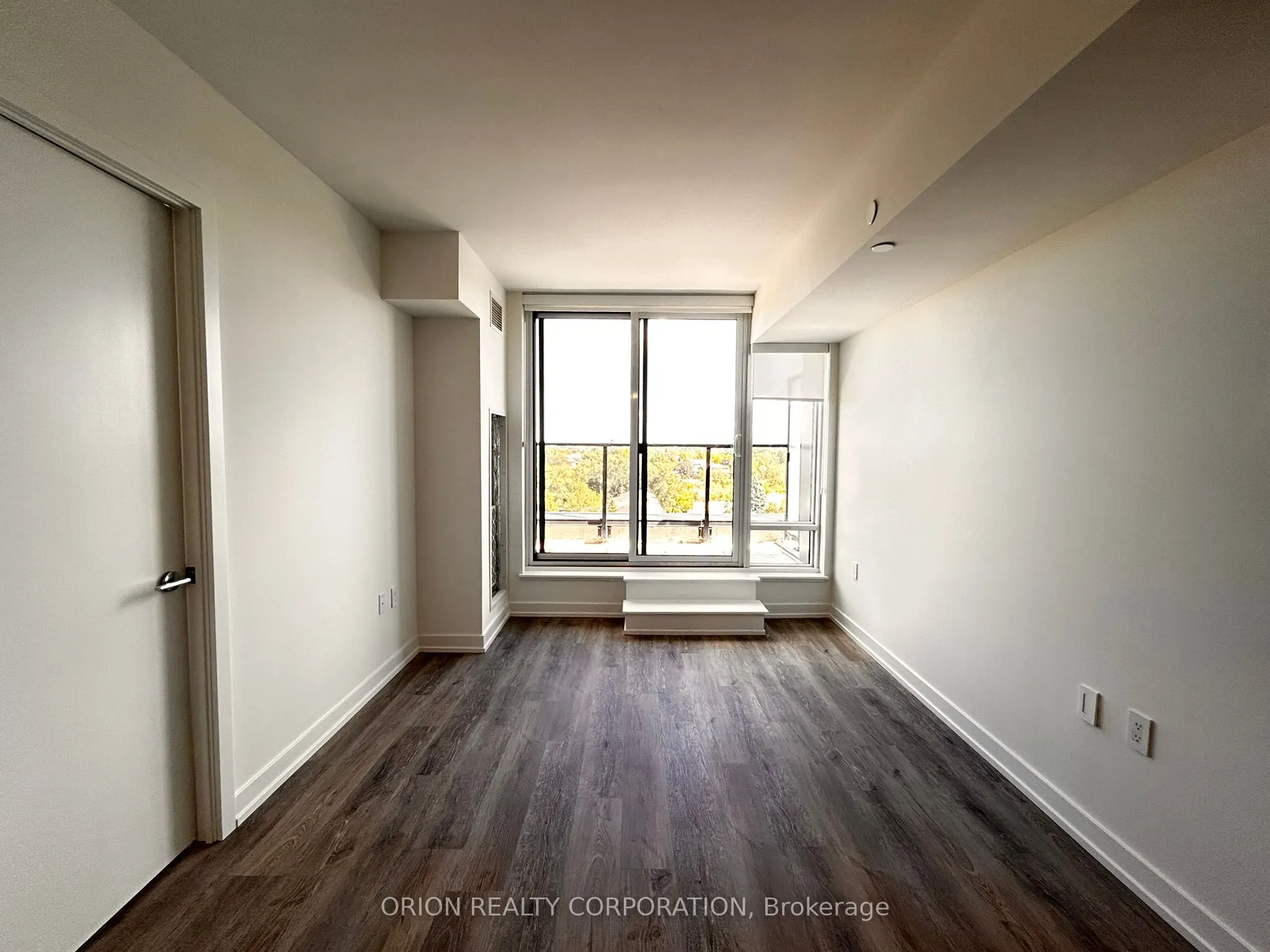 556 Marlee Avenue, #807