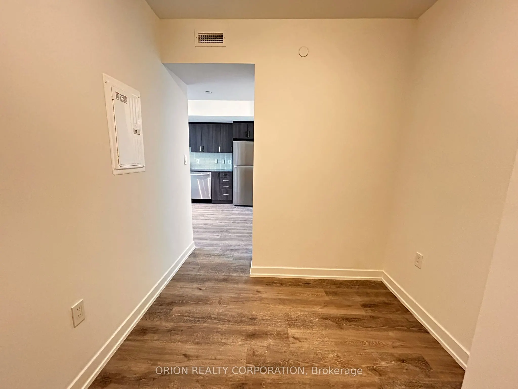 556 Marlee Avenue, #807