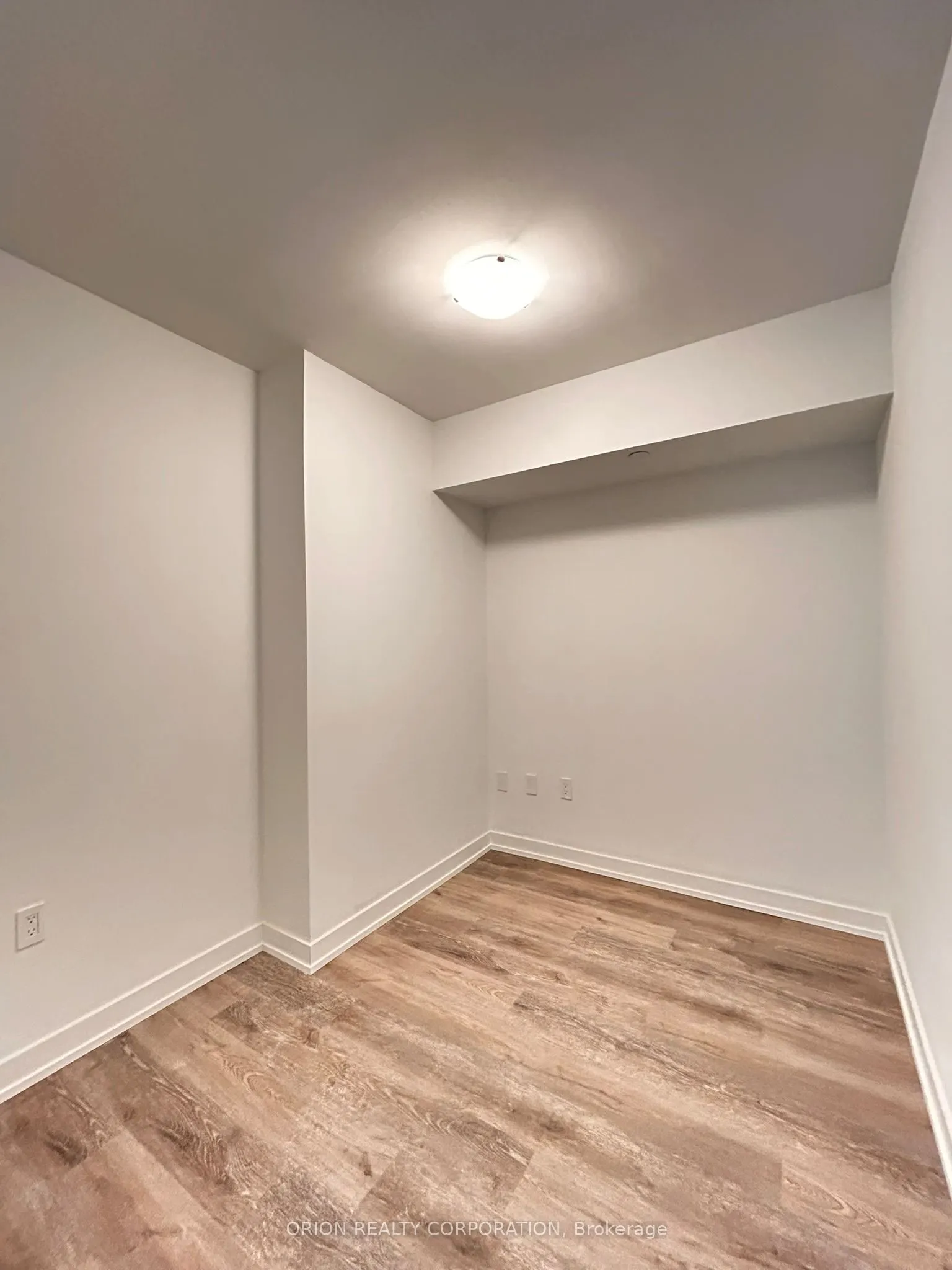 556 Marlee Avenue, #807