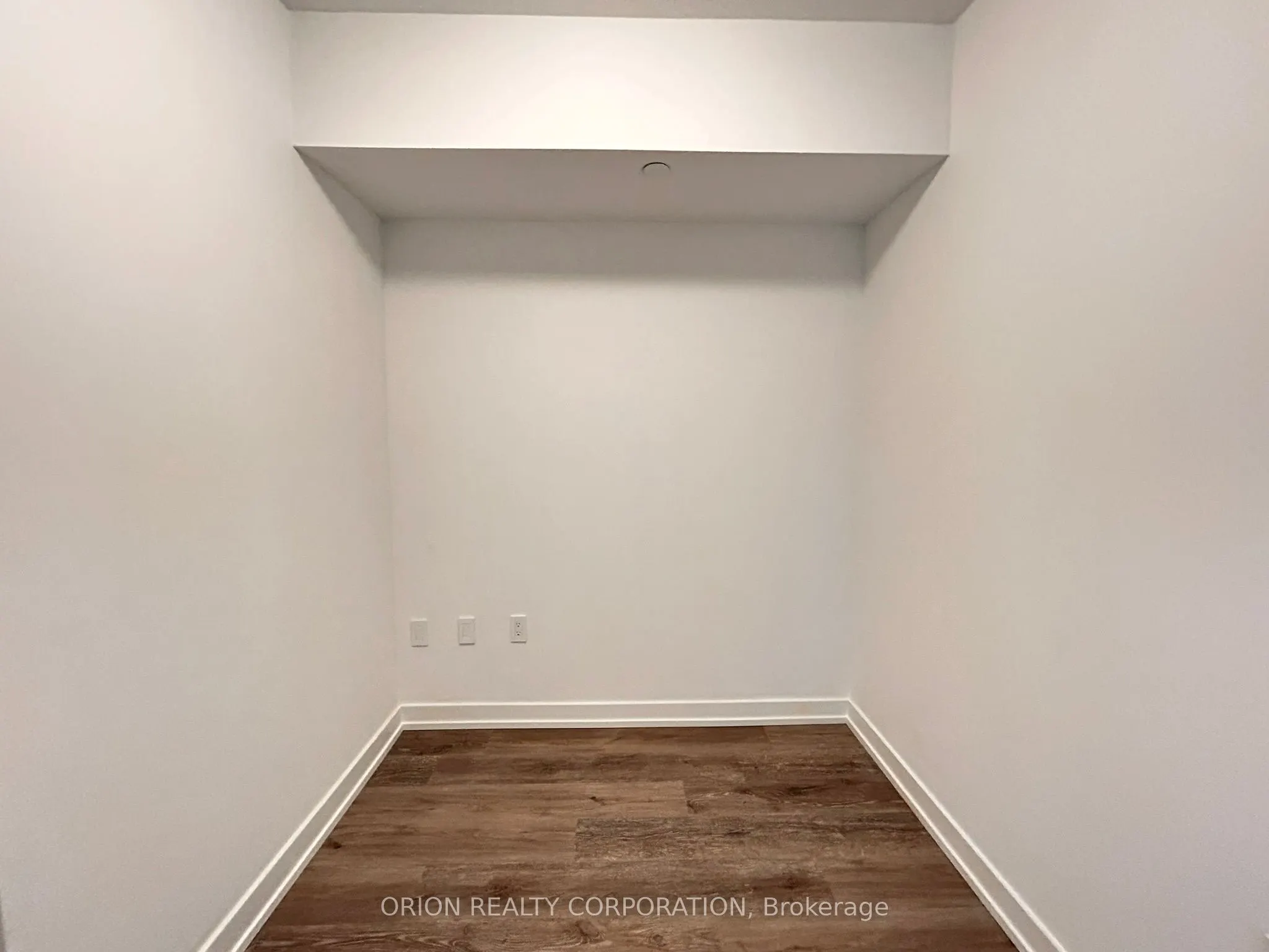 556 Marlee Avenue, #807