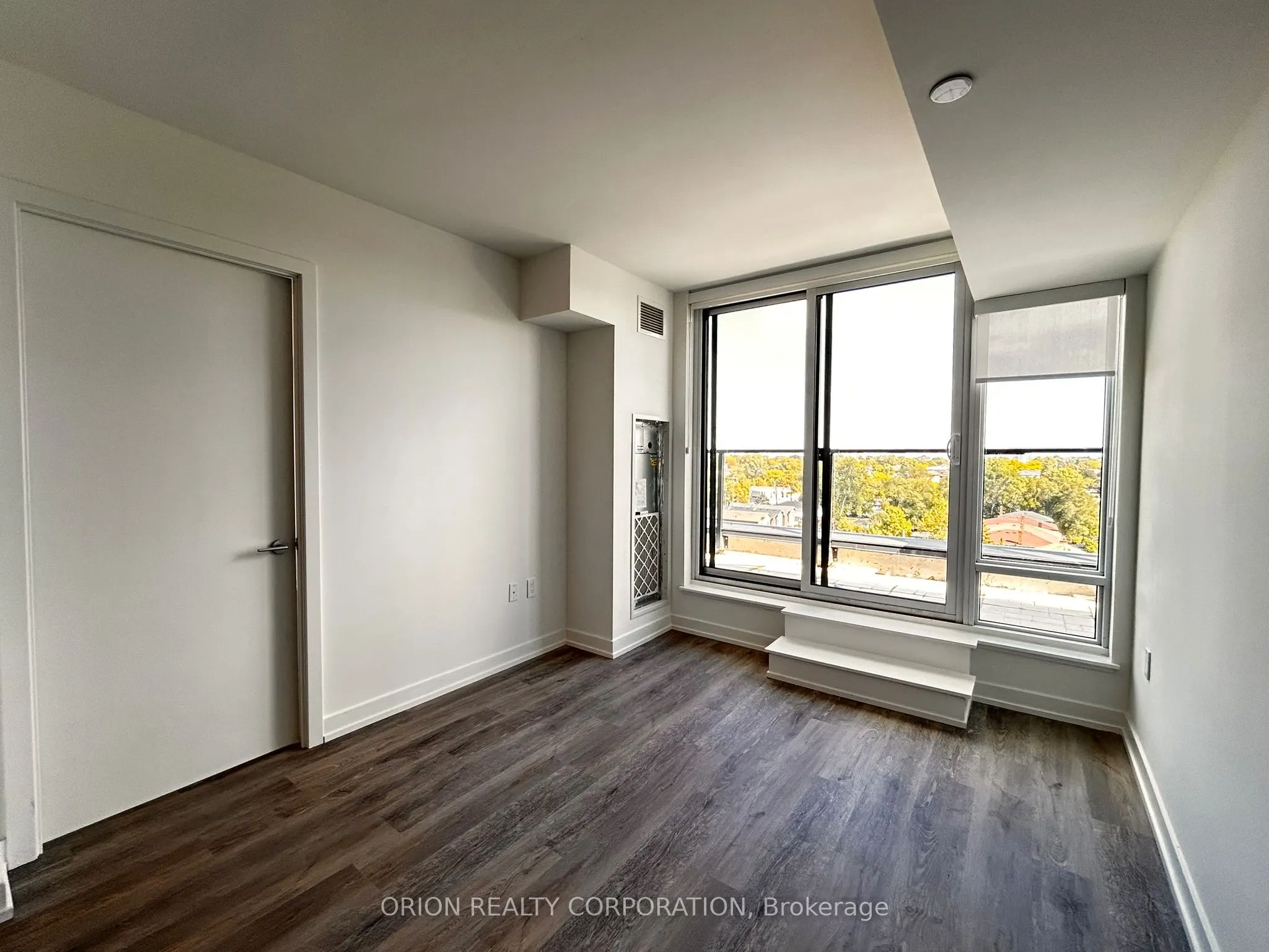 556 Marlee Avenue, #807