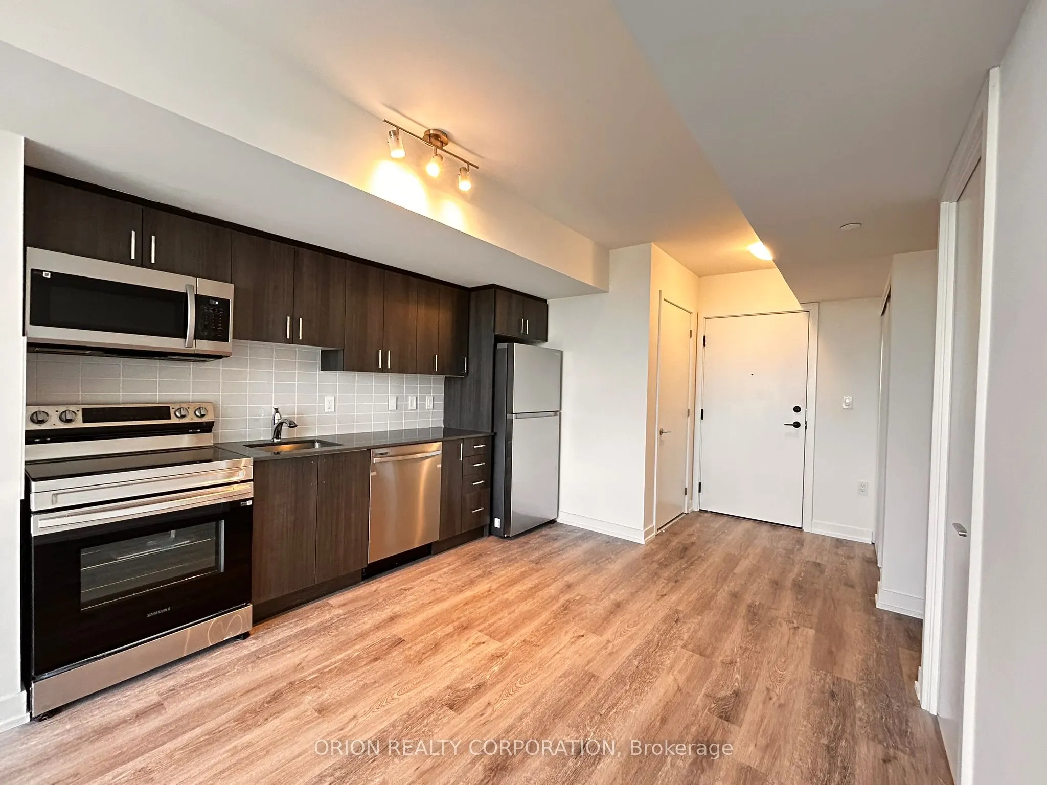 556 Marlee Avenue, #807