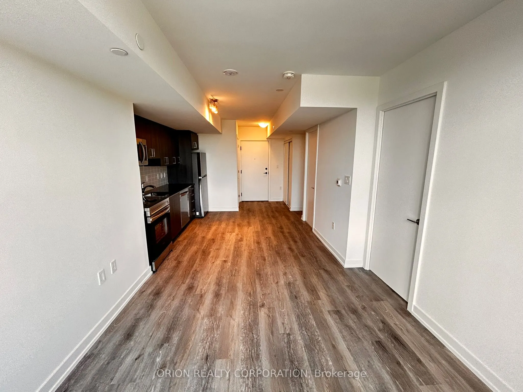 556 Marlee Avenue, #807