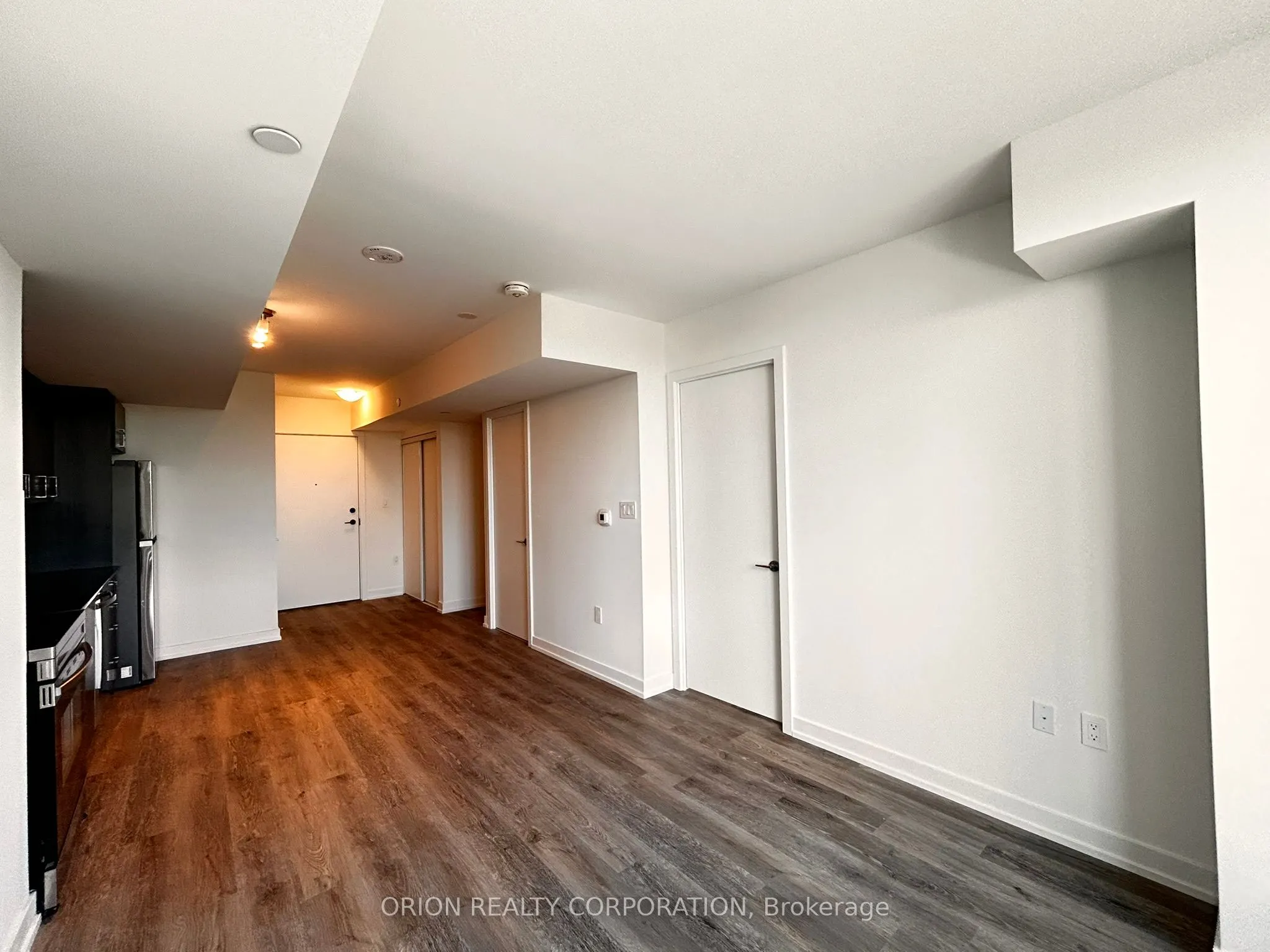 556 Marlee Avenue, #807