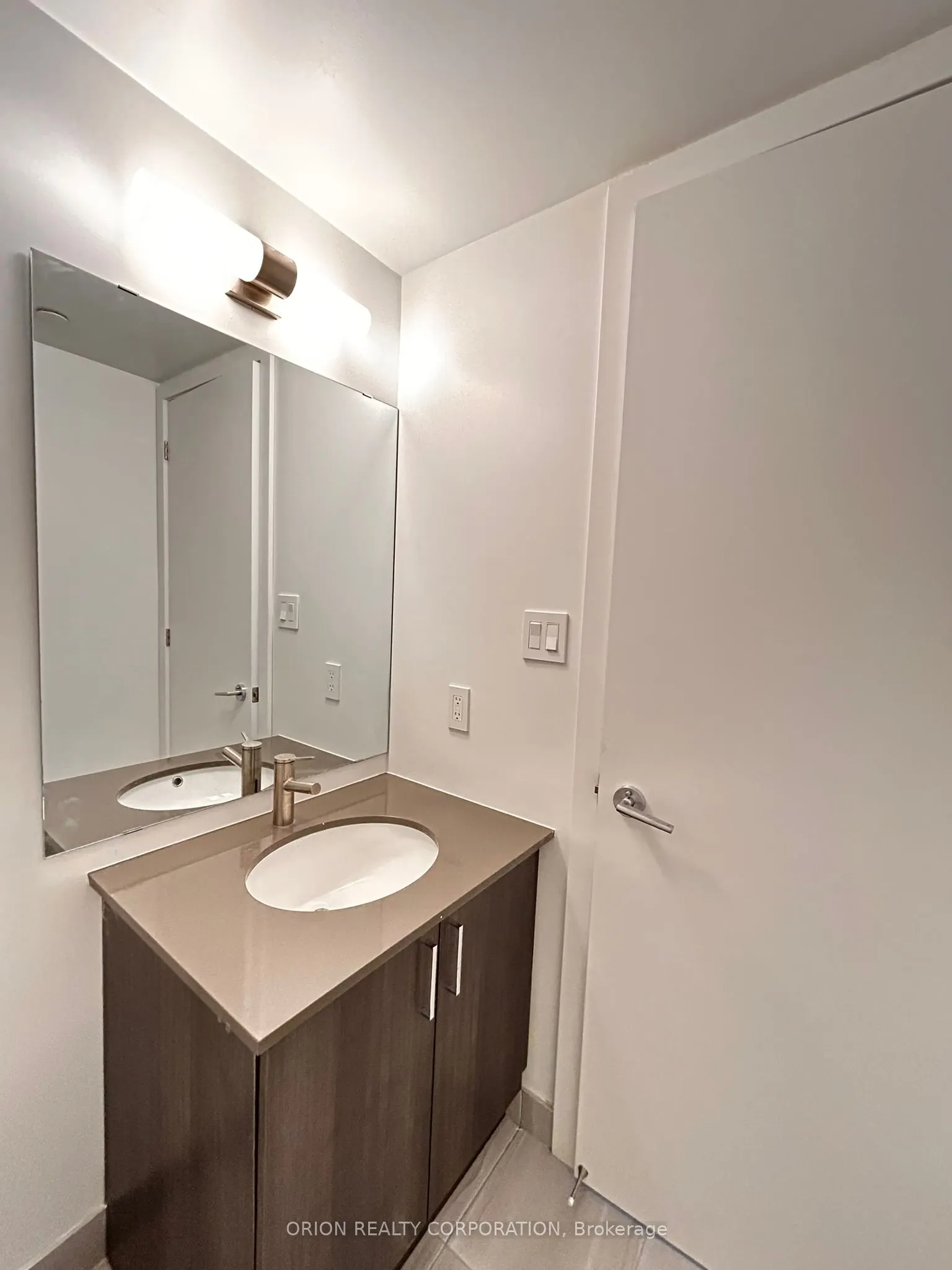 556 Marlee Avenue, #807