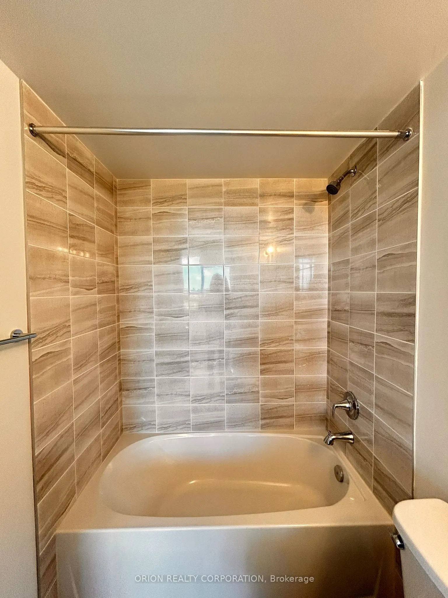 556 Marlee Avenue, #807
