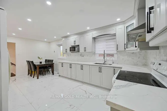 7433 Sigsbee Drive