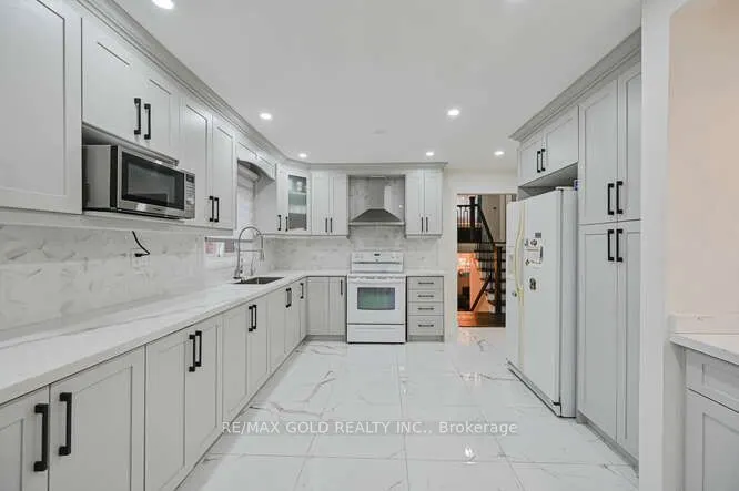 7433 Sigsbee Drive