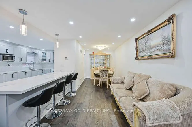 7433 Sigsbee Drive