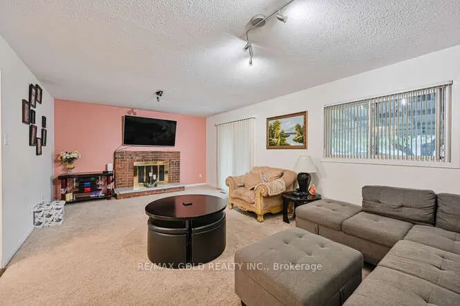 7433 Sigsbee Drive