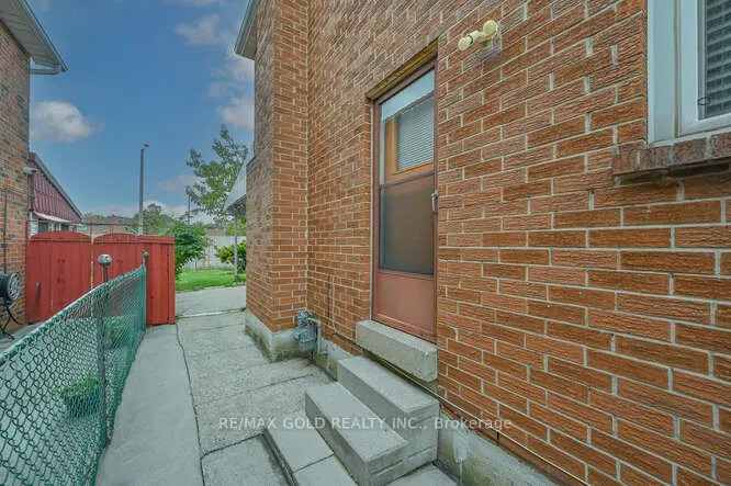 7433 Sigsbee Drive