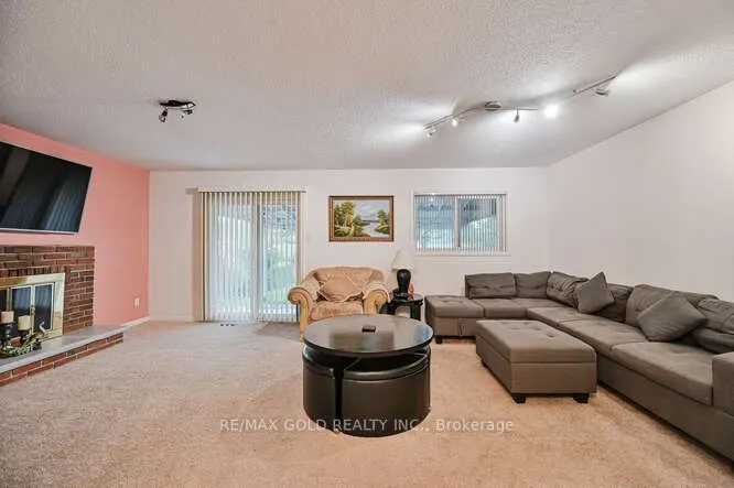 7433 Sigsbee Drive