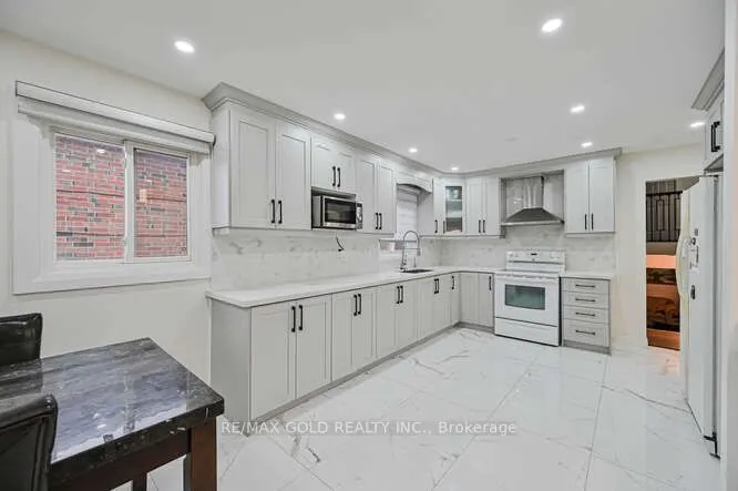 7433 Sigsbee Drive