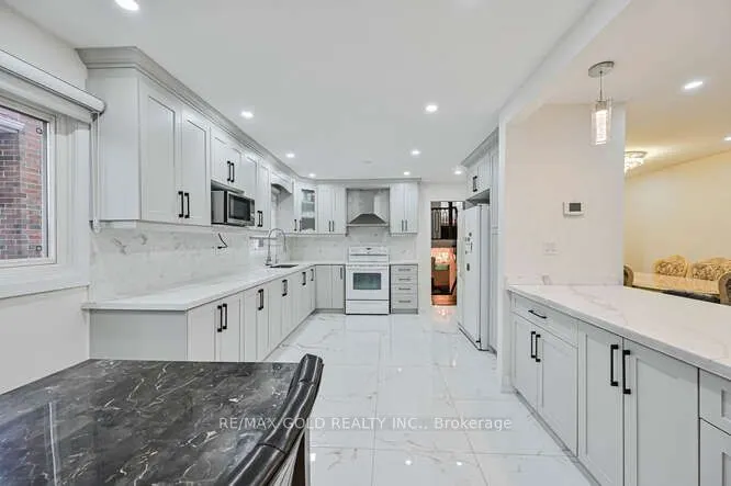 7433 Sigsbee Drive