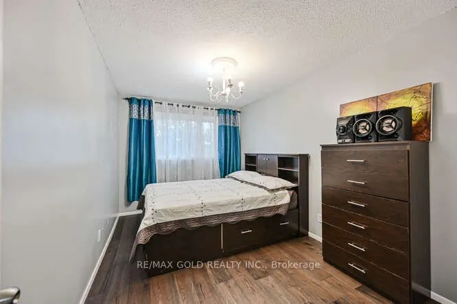 7433 Sigsbee Drive