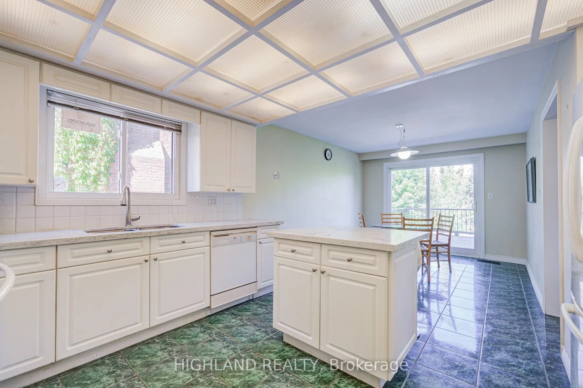 2591 Robin Drive