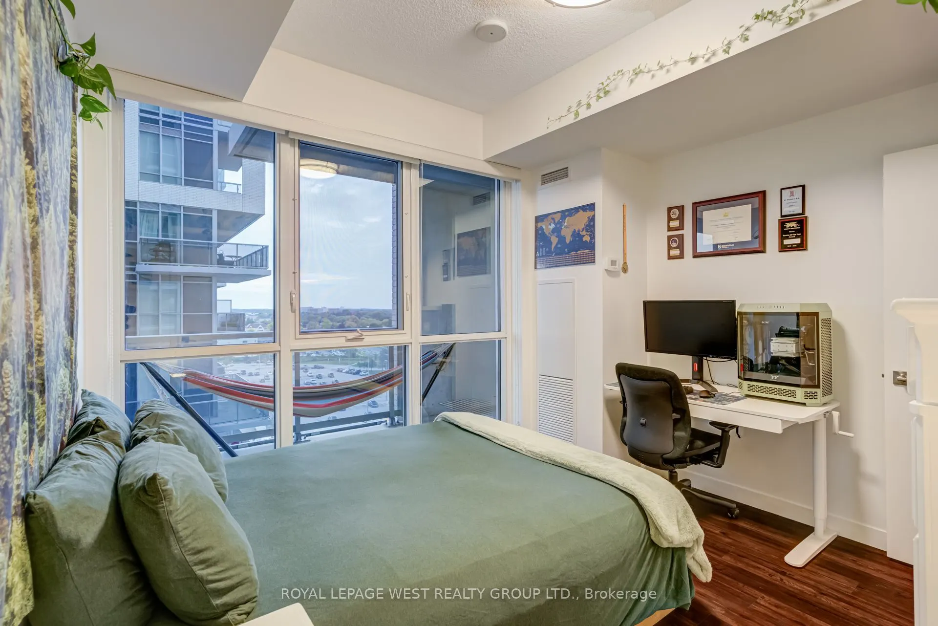 2087 Fairview Street, #1002