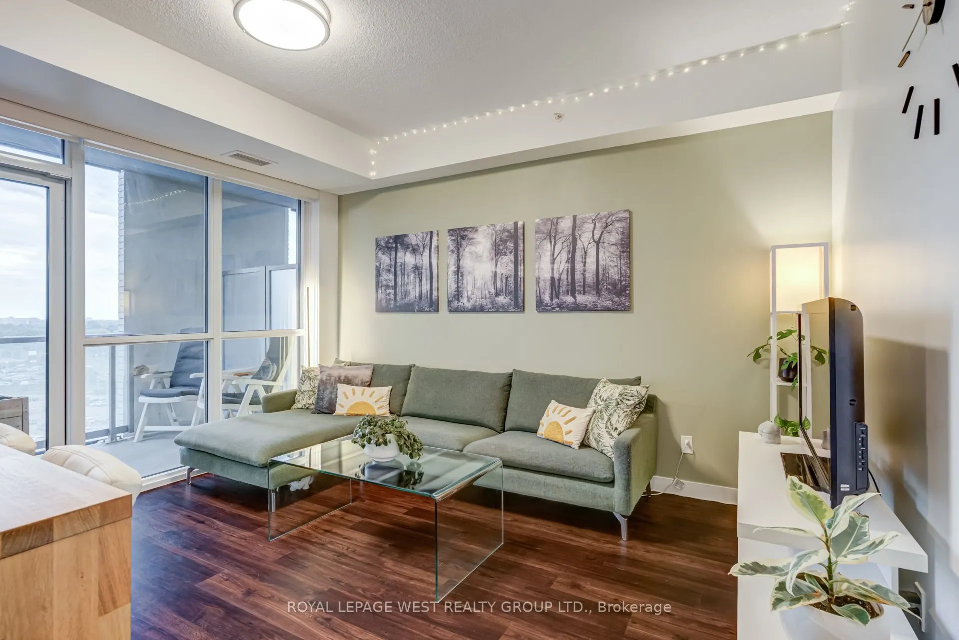 2087 Fairview Street, #1002