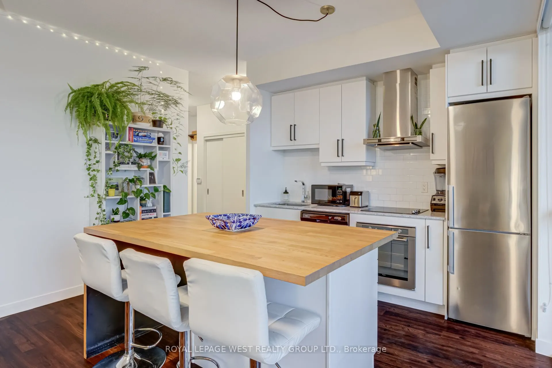 2087 Fairview Street, #1002