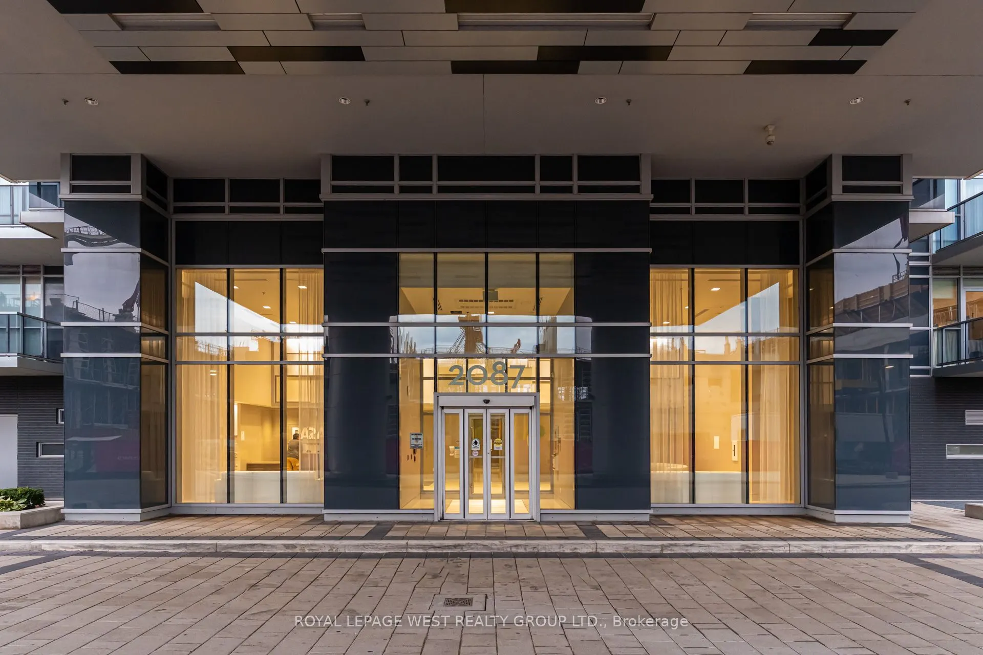 2087 Fairview Street, #1002