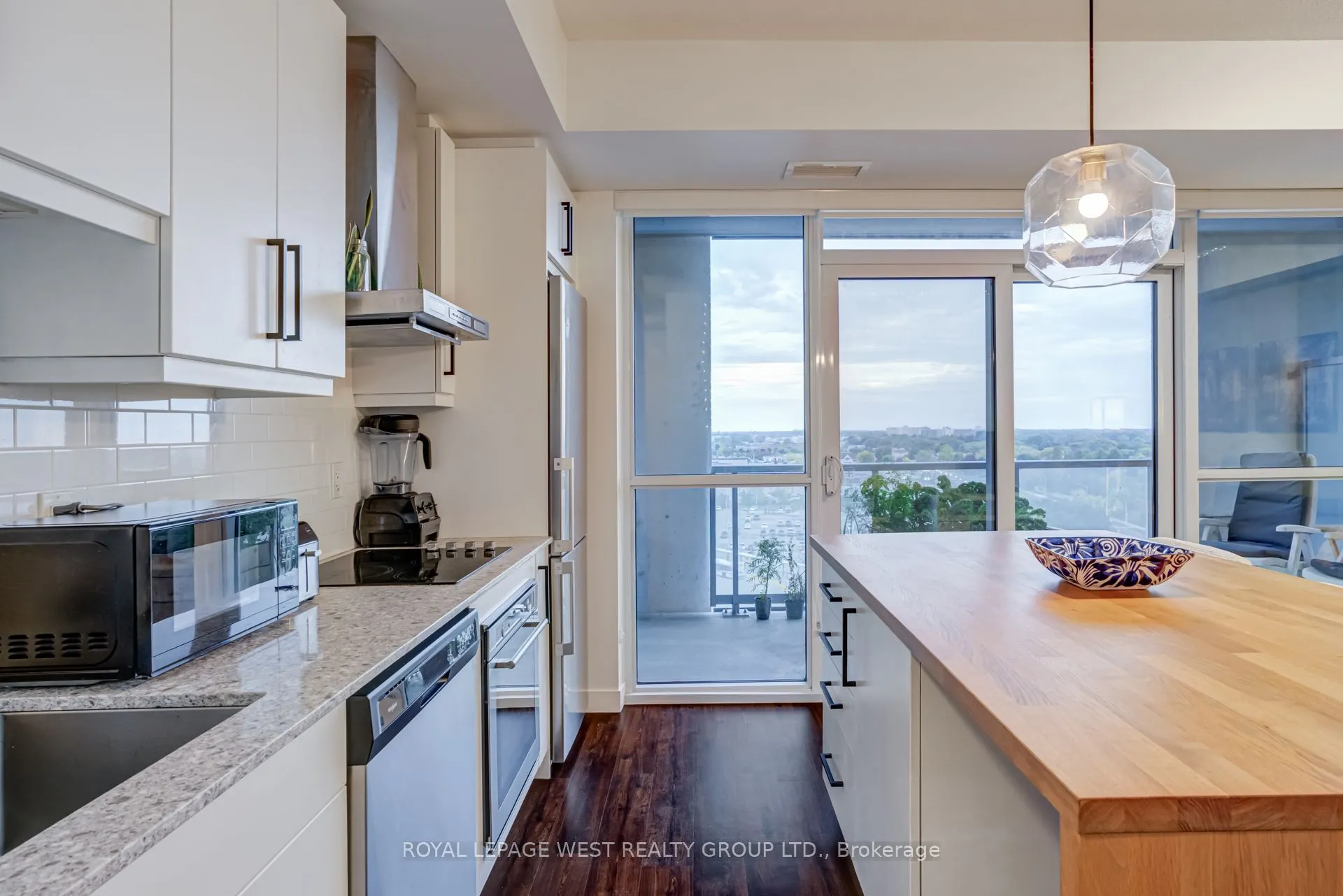 2087 Fairview Street, #1002