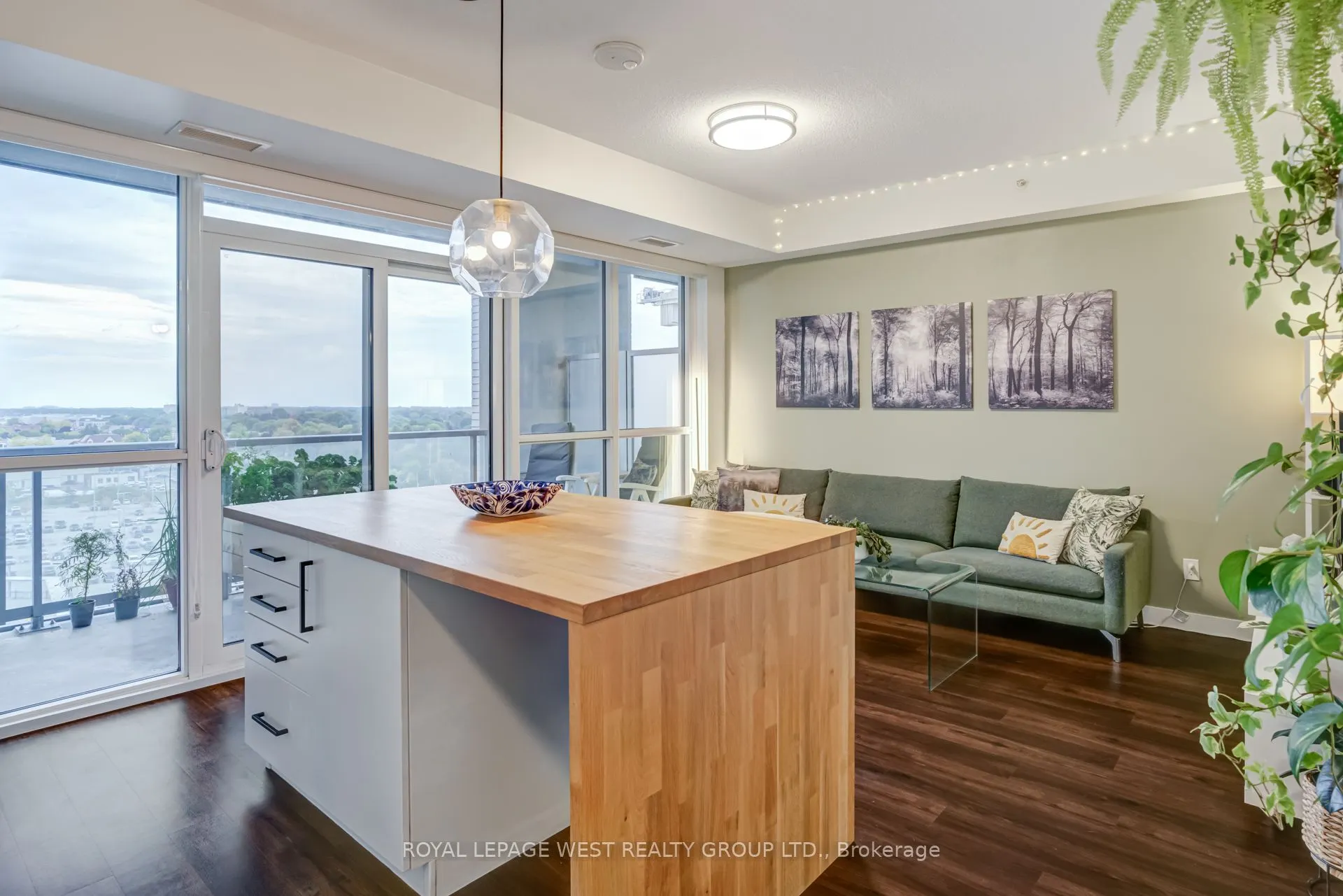 2087 Fairview Street, #1002