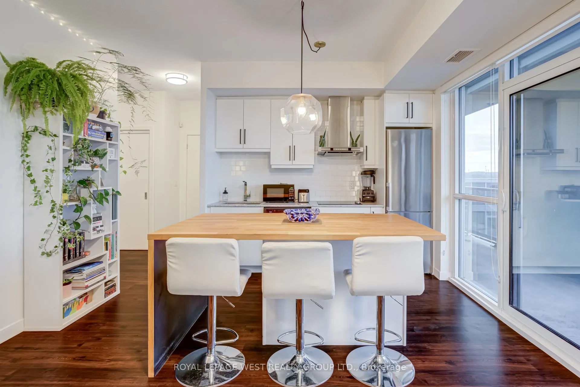 2087 Fairview Street, #1002