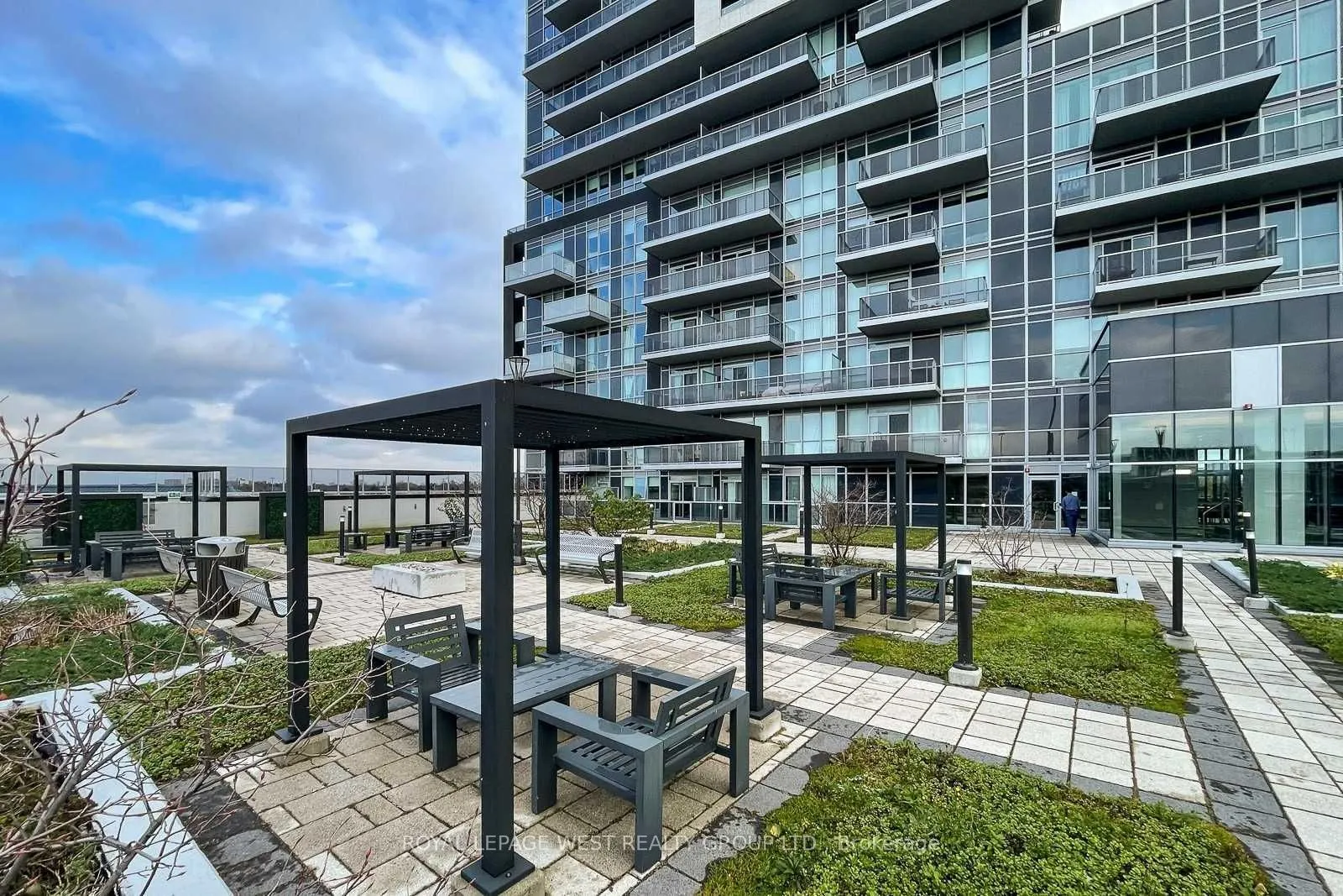 2087 Fairview Street, #1002