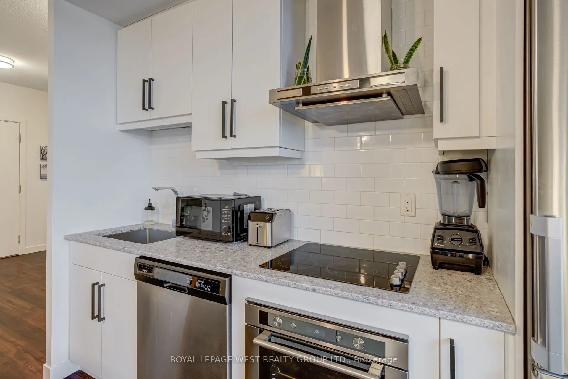 2087 Fairview Street, #1002