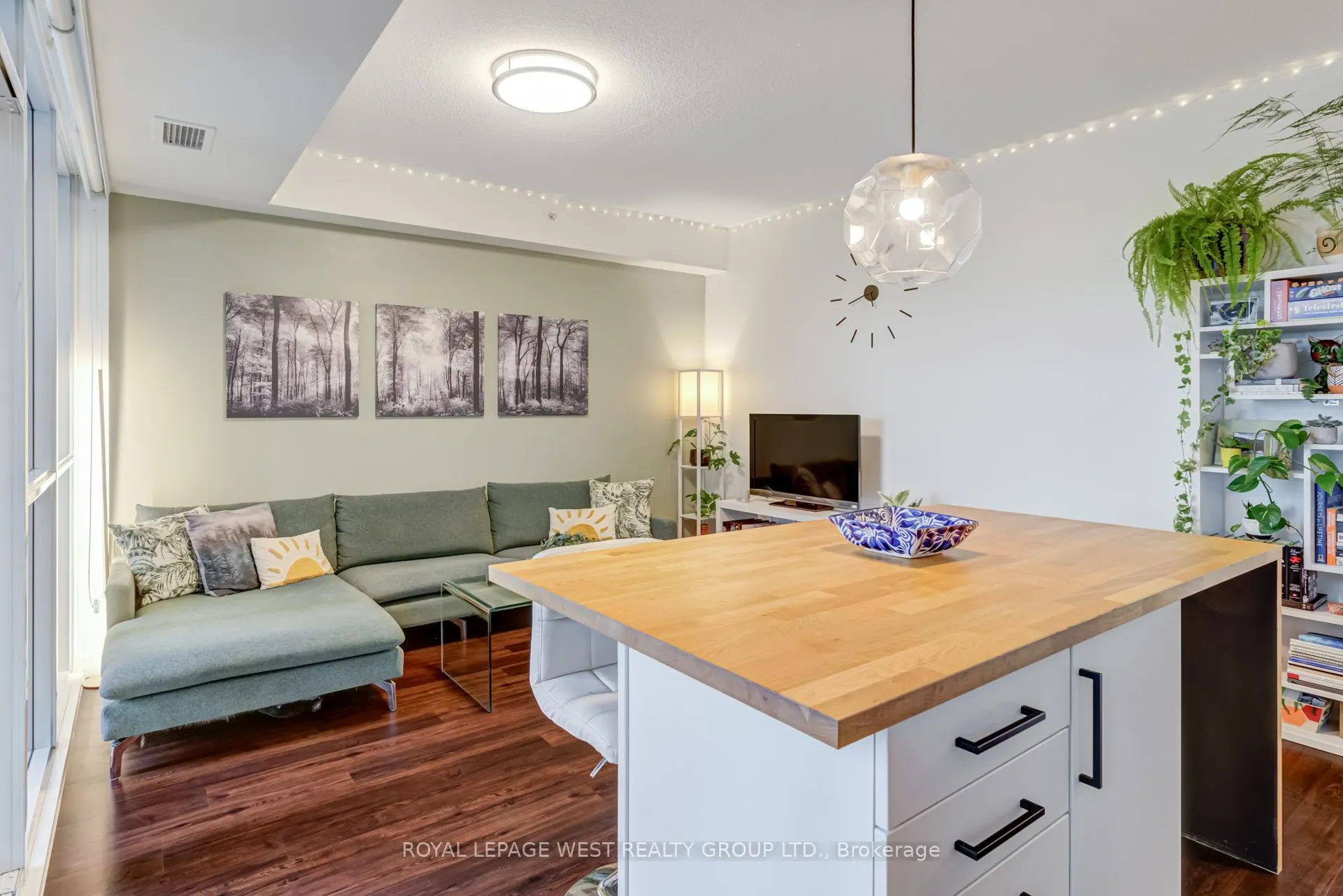 2087 Fairview Street, #1002