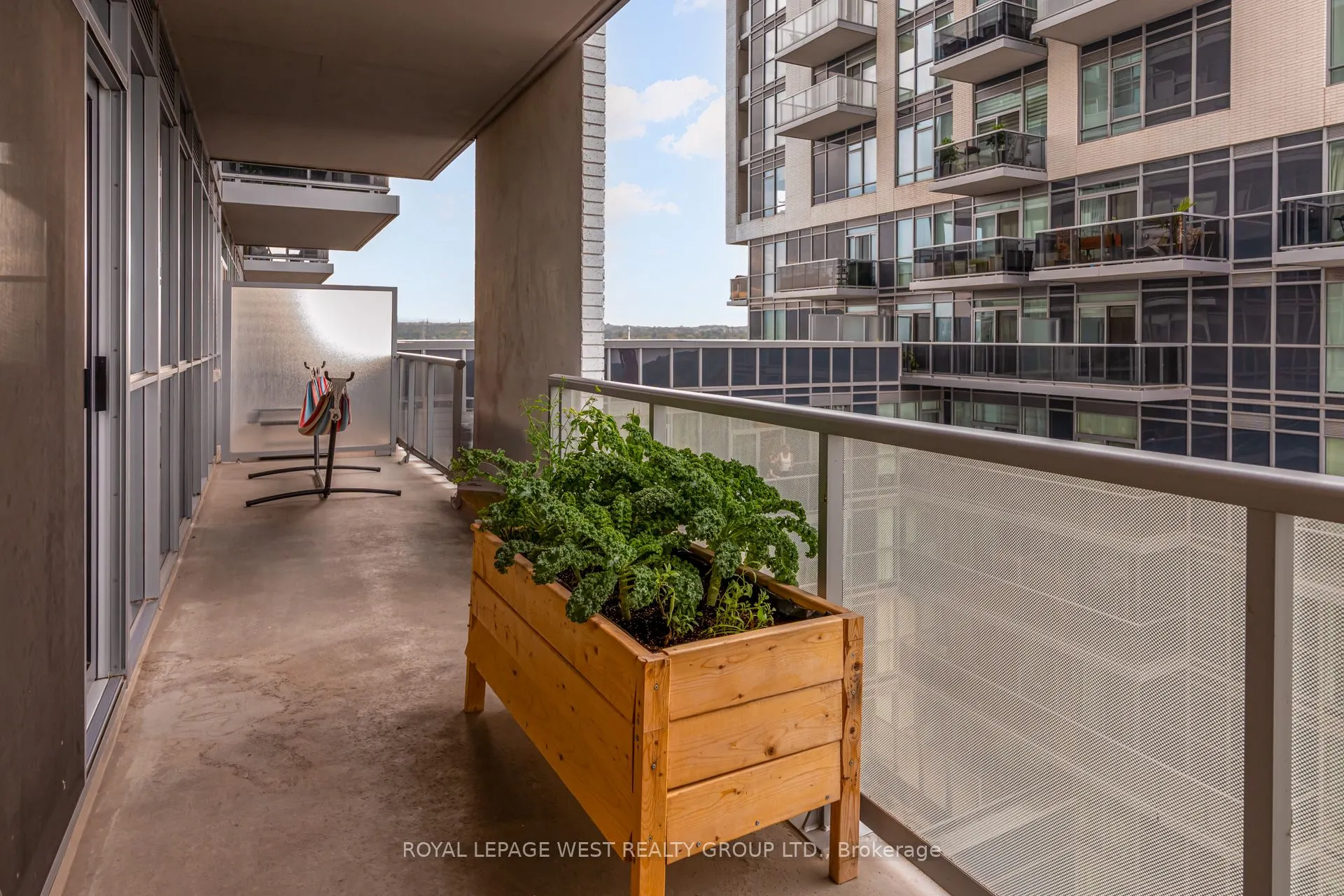 2087 Fairview Street, #1002