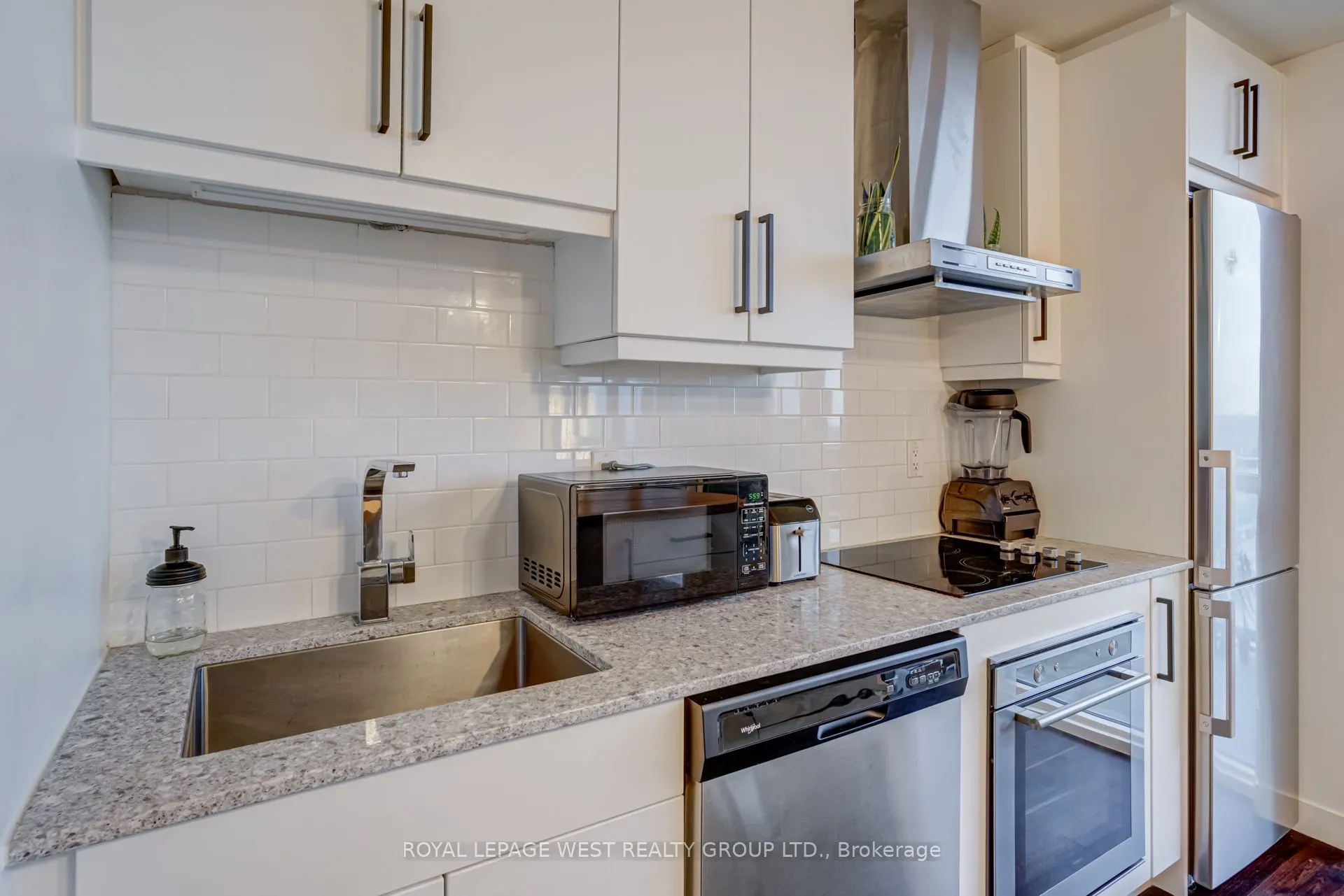 2087 Fairview Street, #1002
