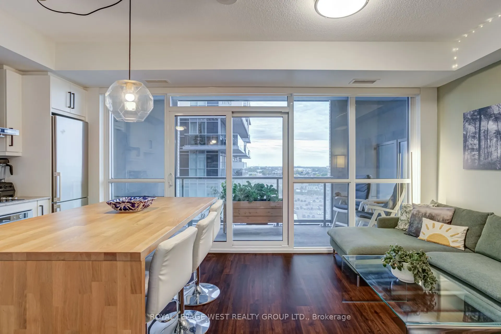 2087 Fairview Street, #1002
