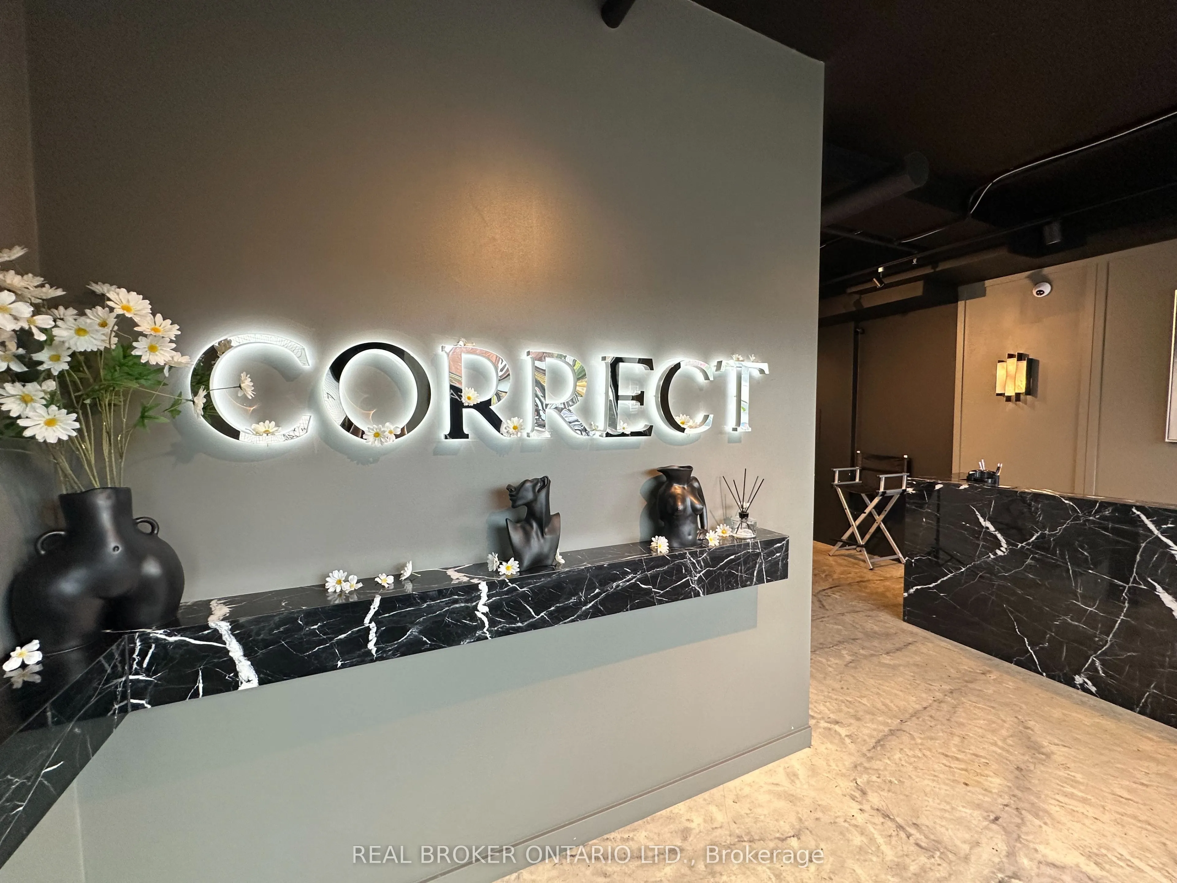 2847 Lake Shore Boulevard W, #101 - 3