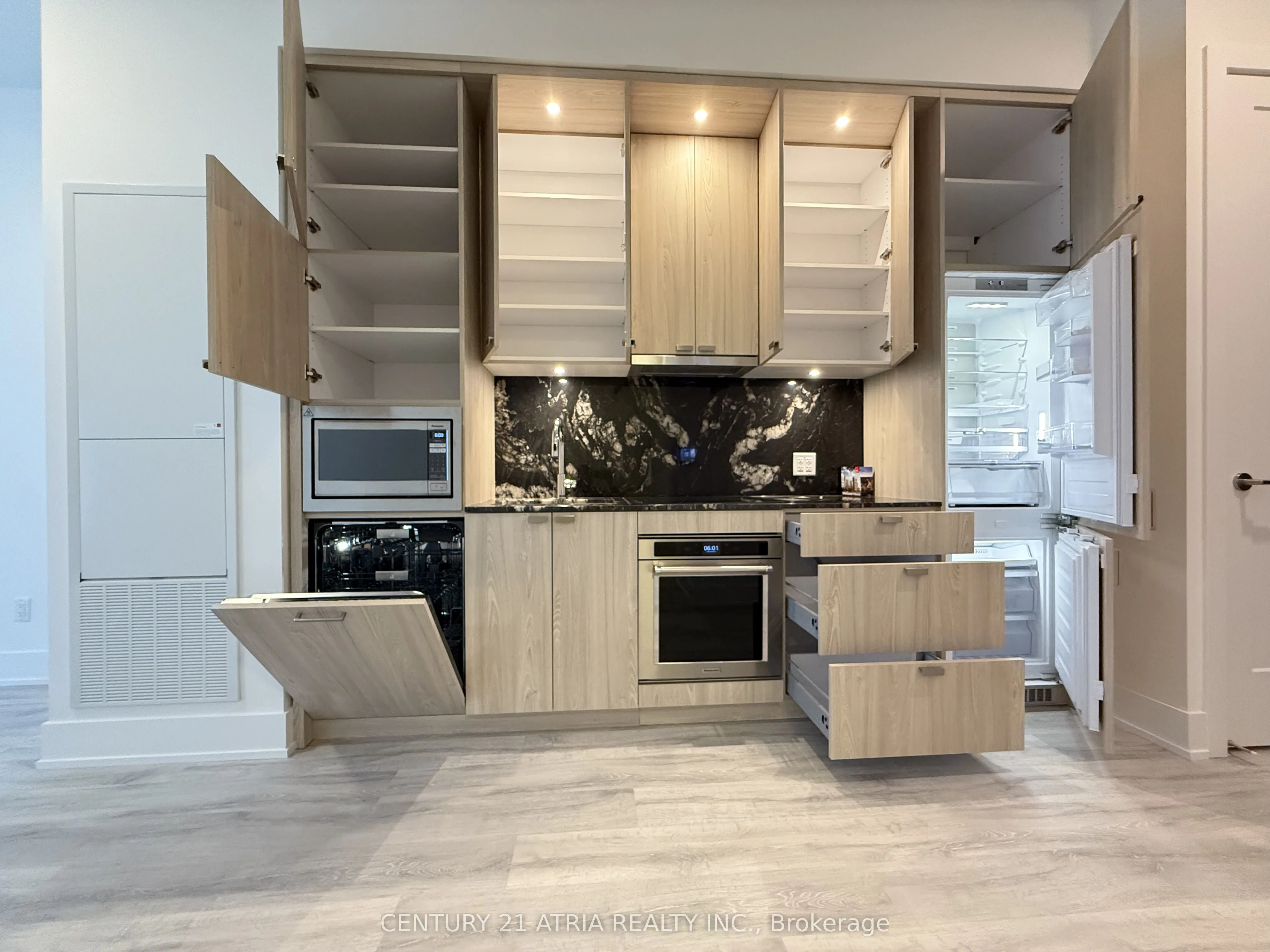 259 THE KINGSWAY, #212