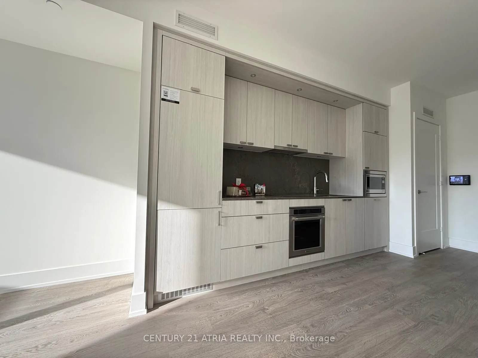 259 THE KINGSWAY, #212