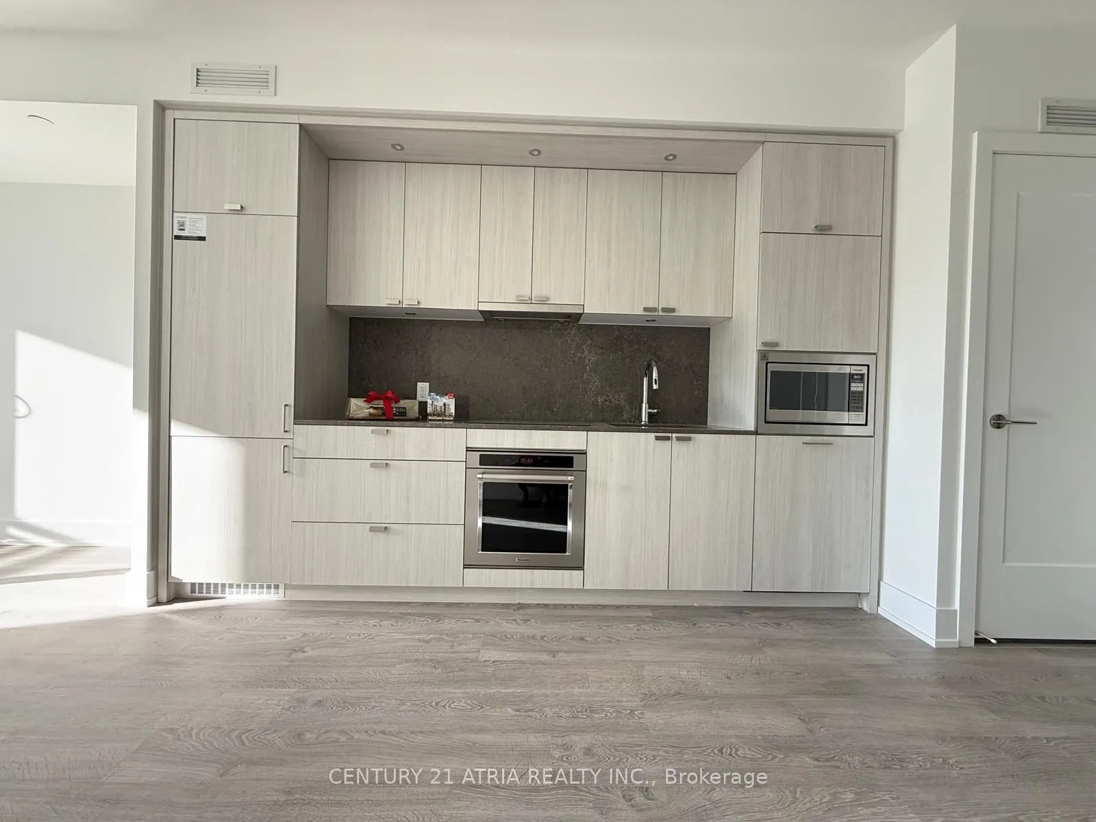 259 THE KINGSWAY, #212
