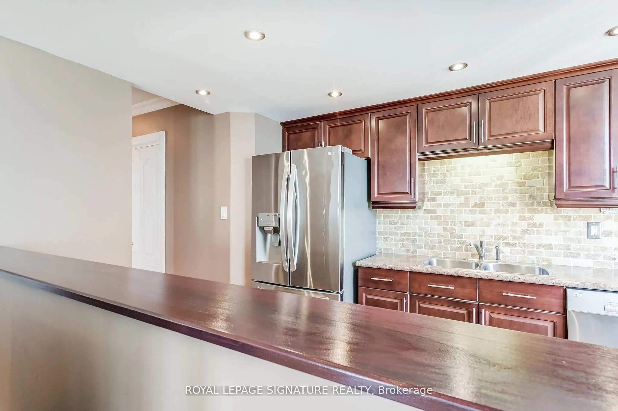 75 King Street E, #1105
