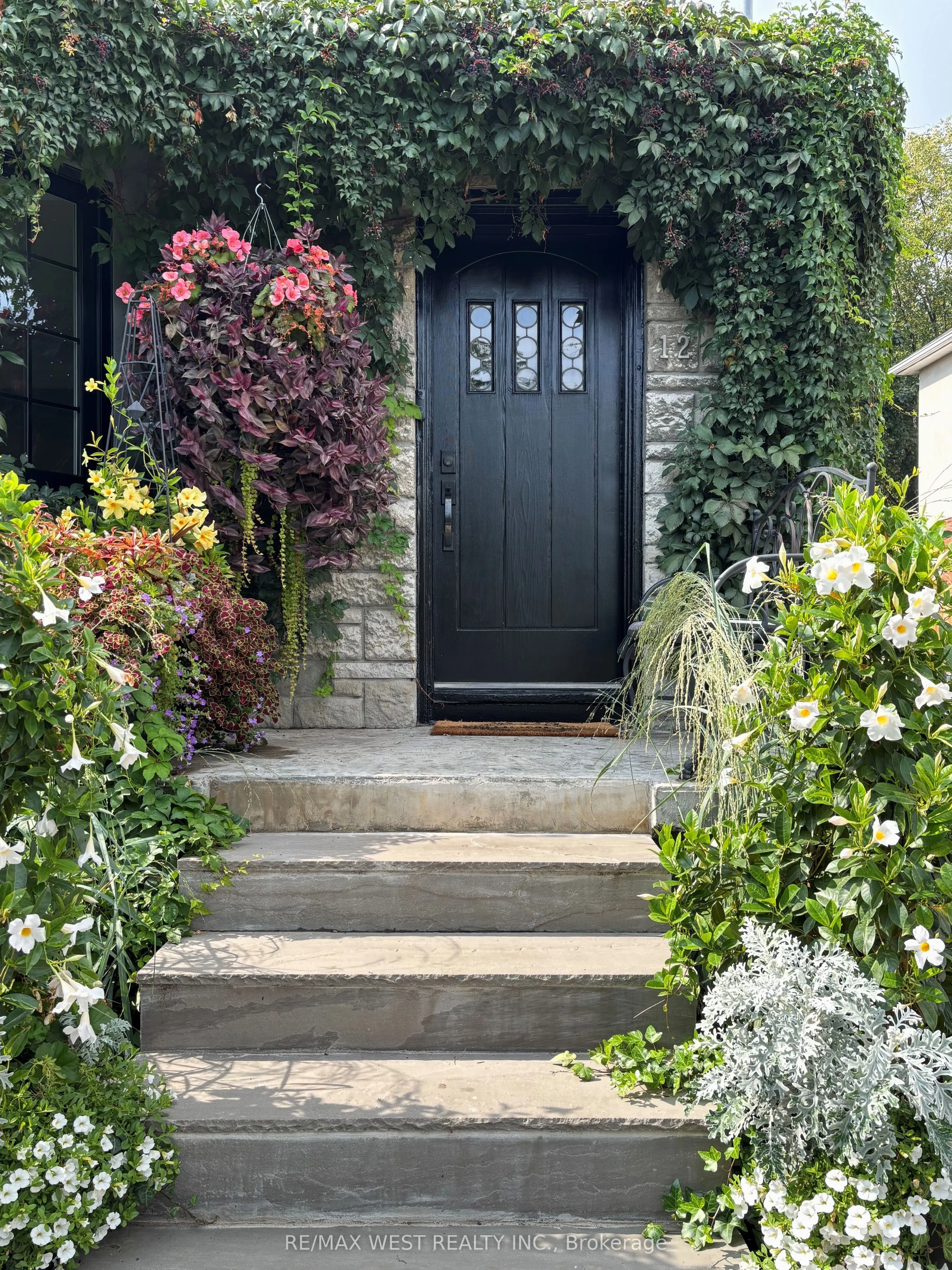 12 Brentwood Road S