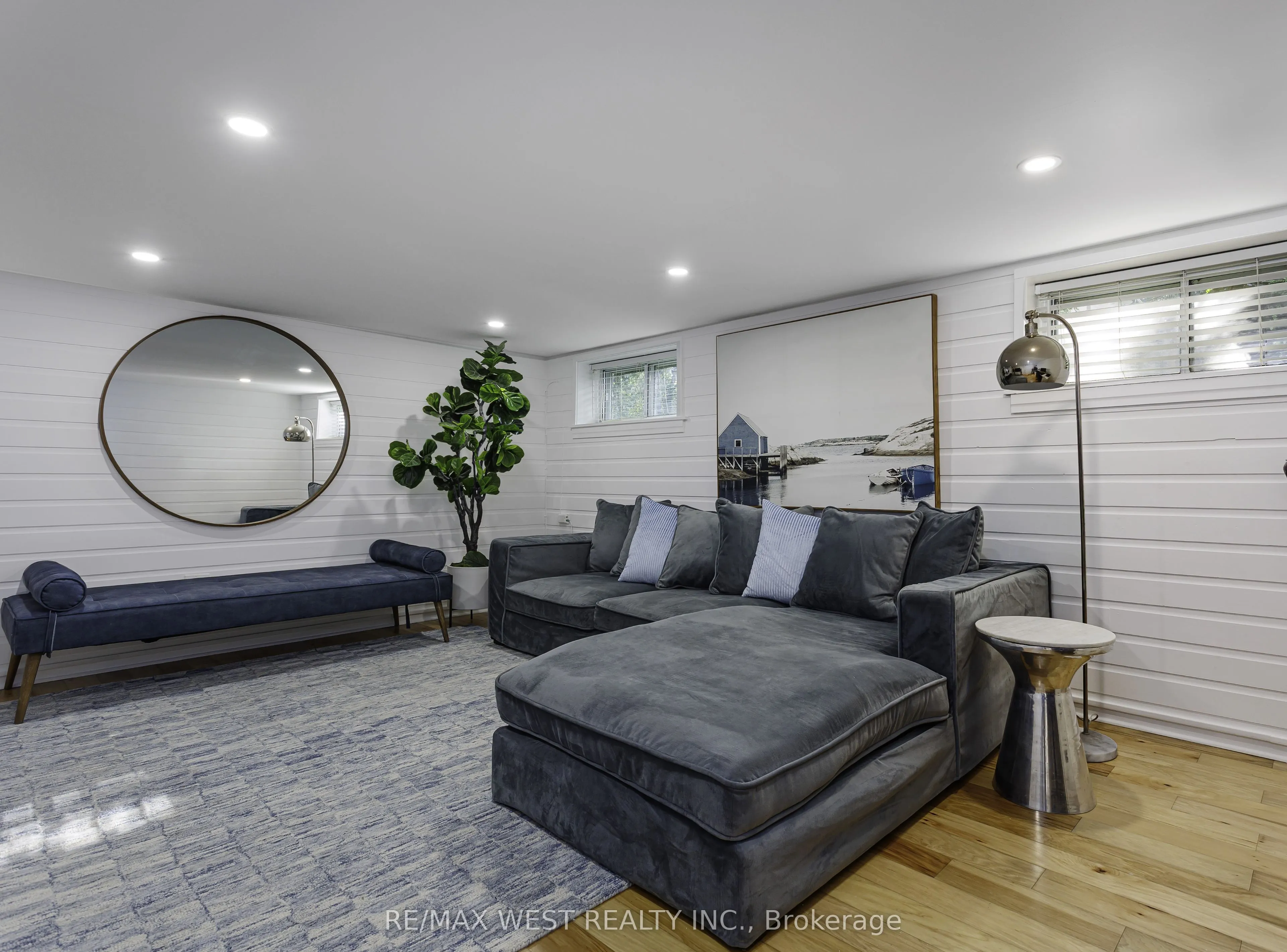12 Brentwood Road S