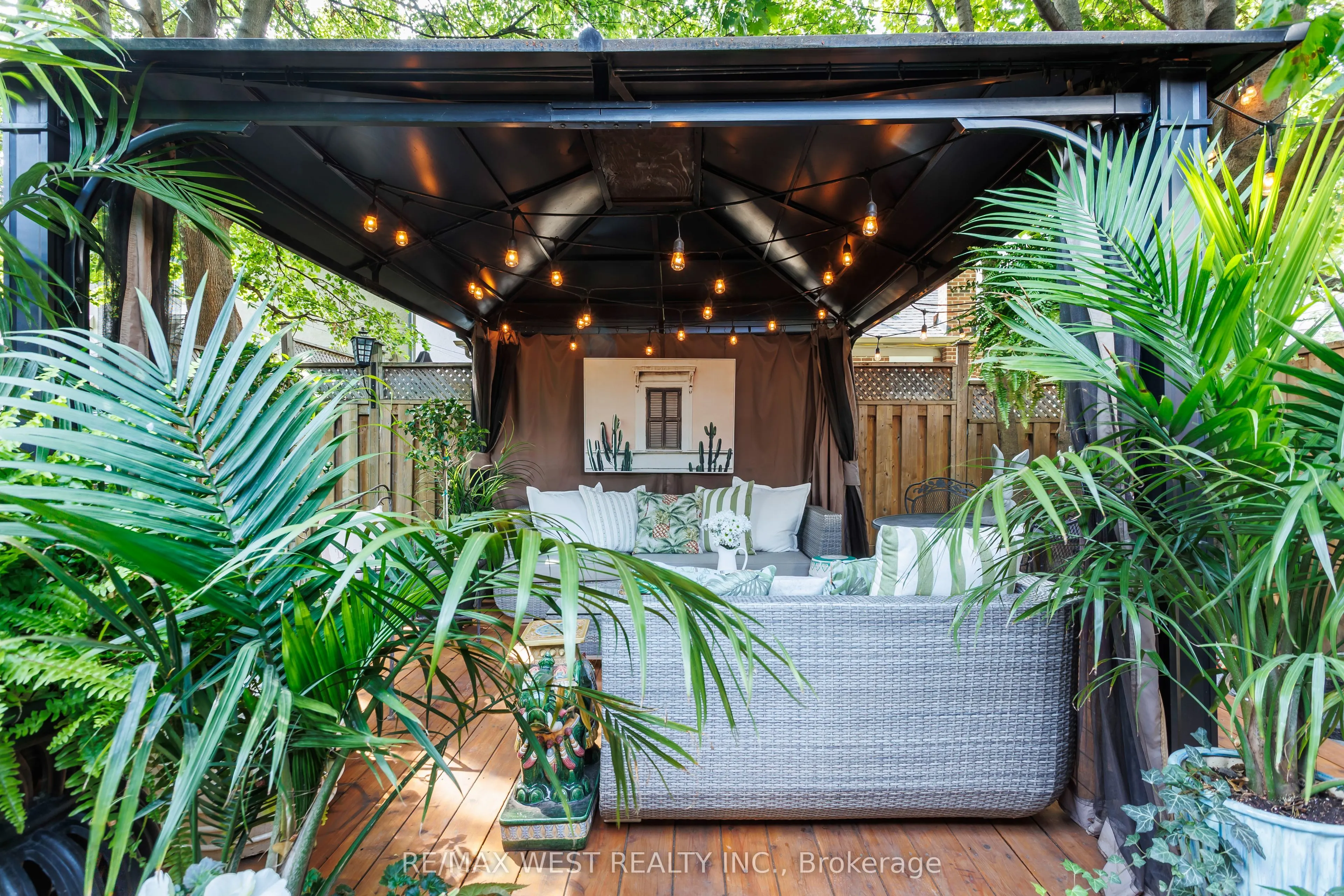 12 Brentwood Road S