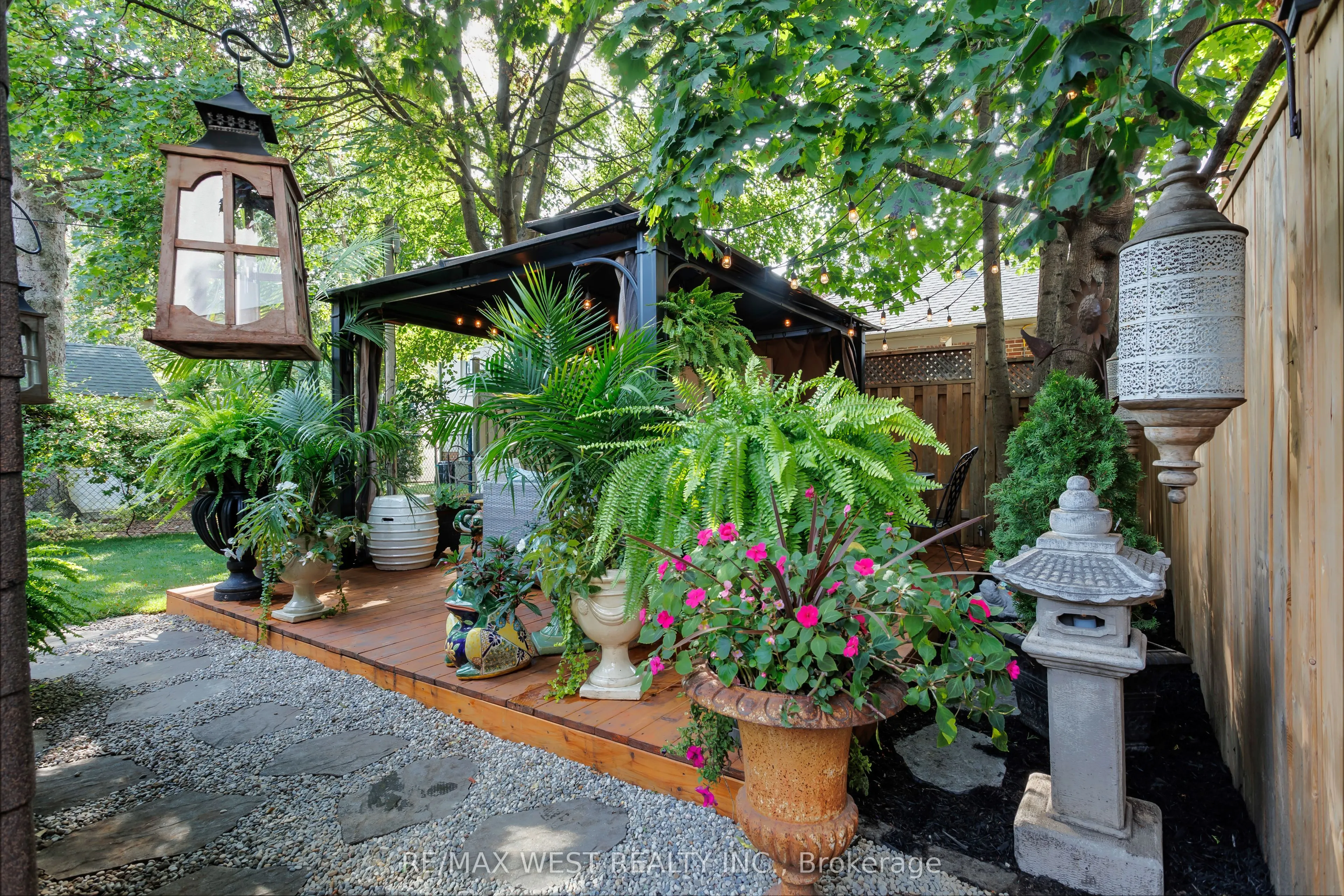 12 Brentwood Road S