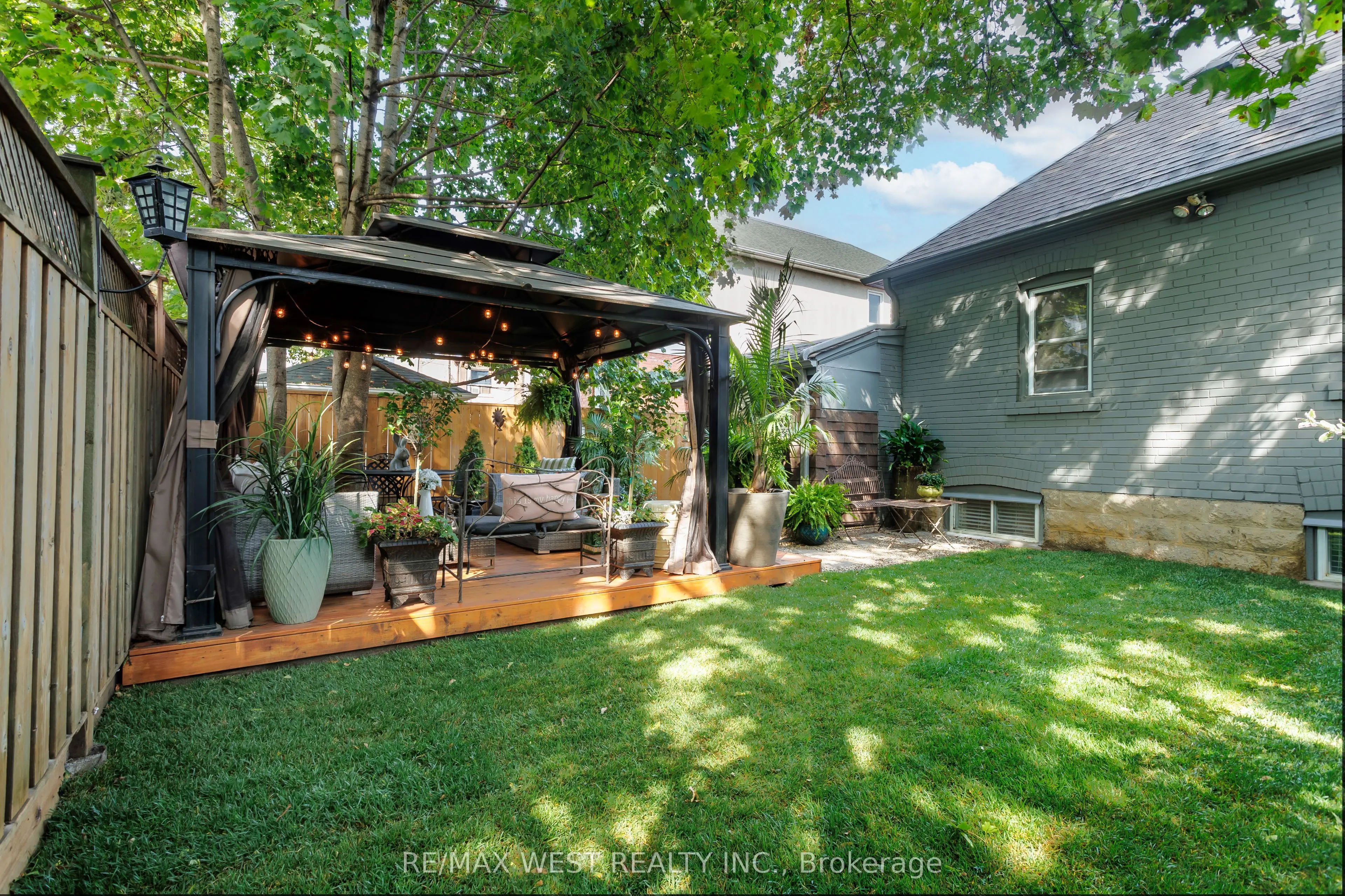12 Brentwood Road S