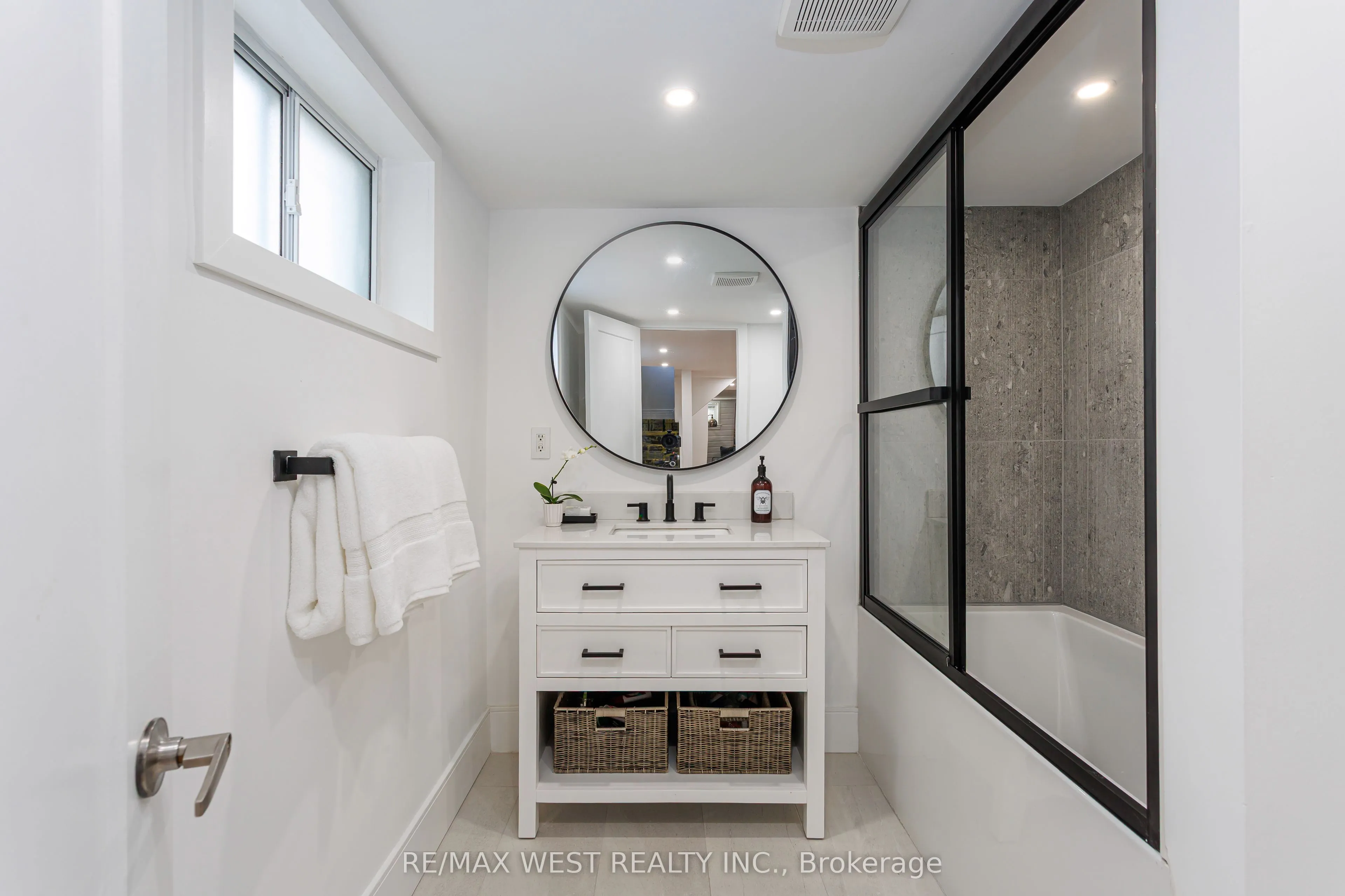 12 Brentwood Road S