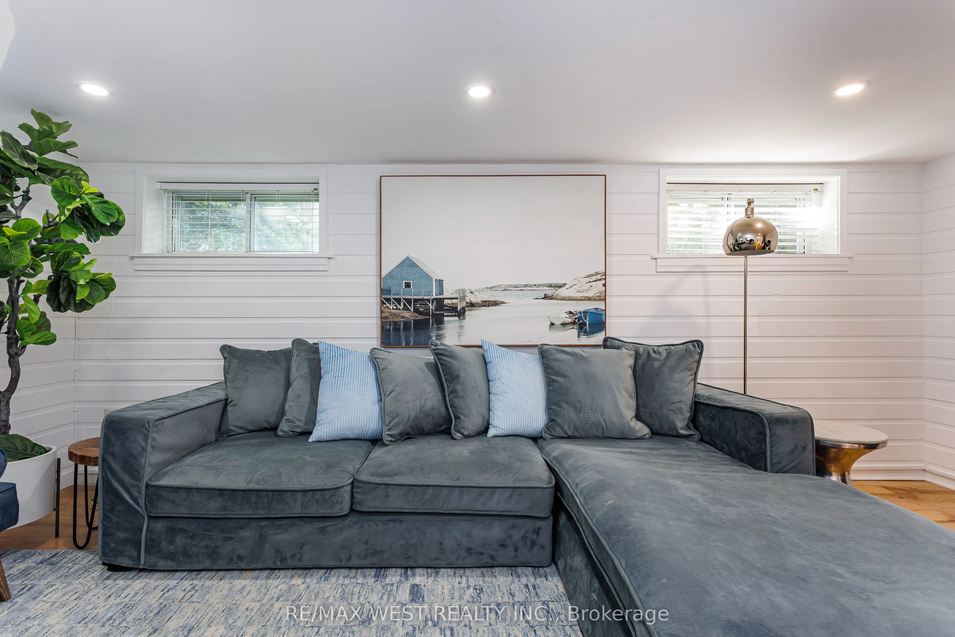 12 Brentwood Road S